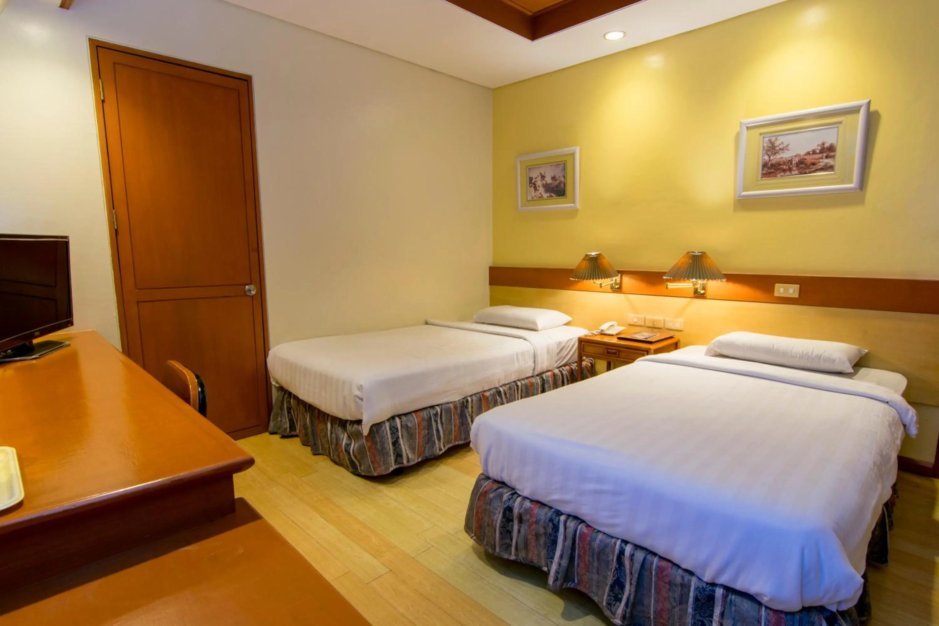 Bed in The Manor Hotel