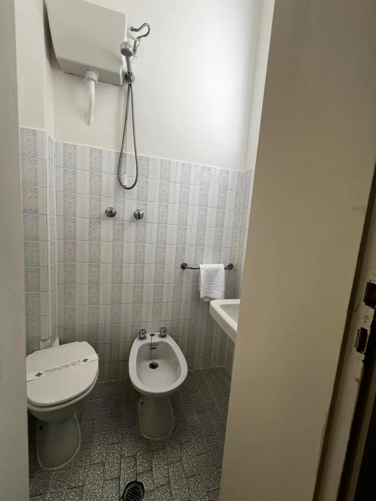 Shower in Hotel Till