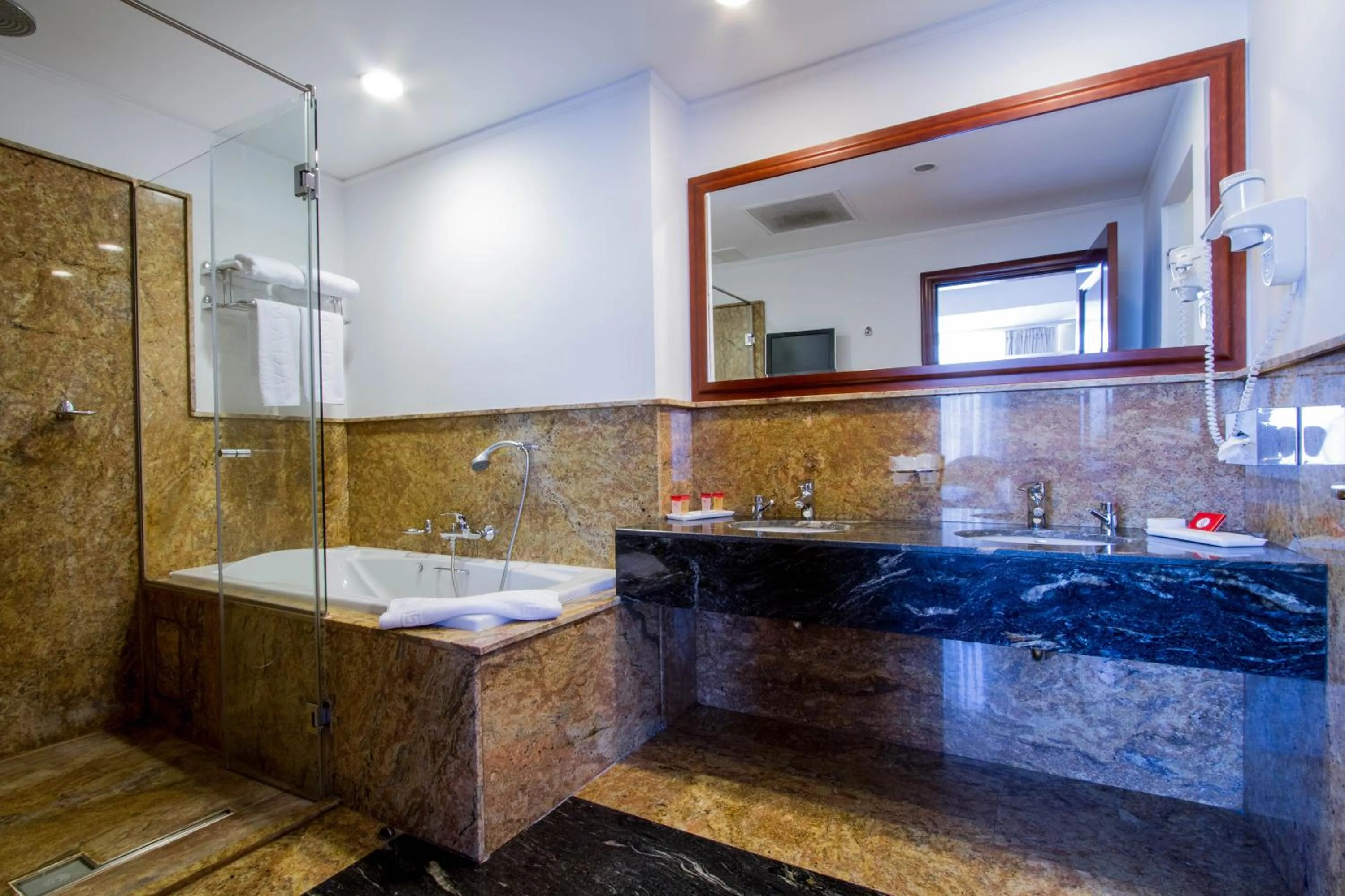 Photo of the whole room in Hotel HP Tower One Brasov