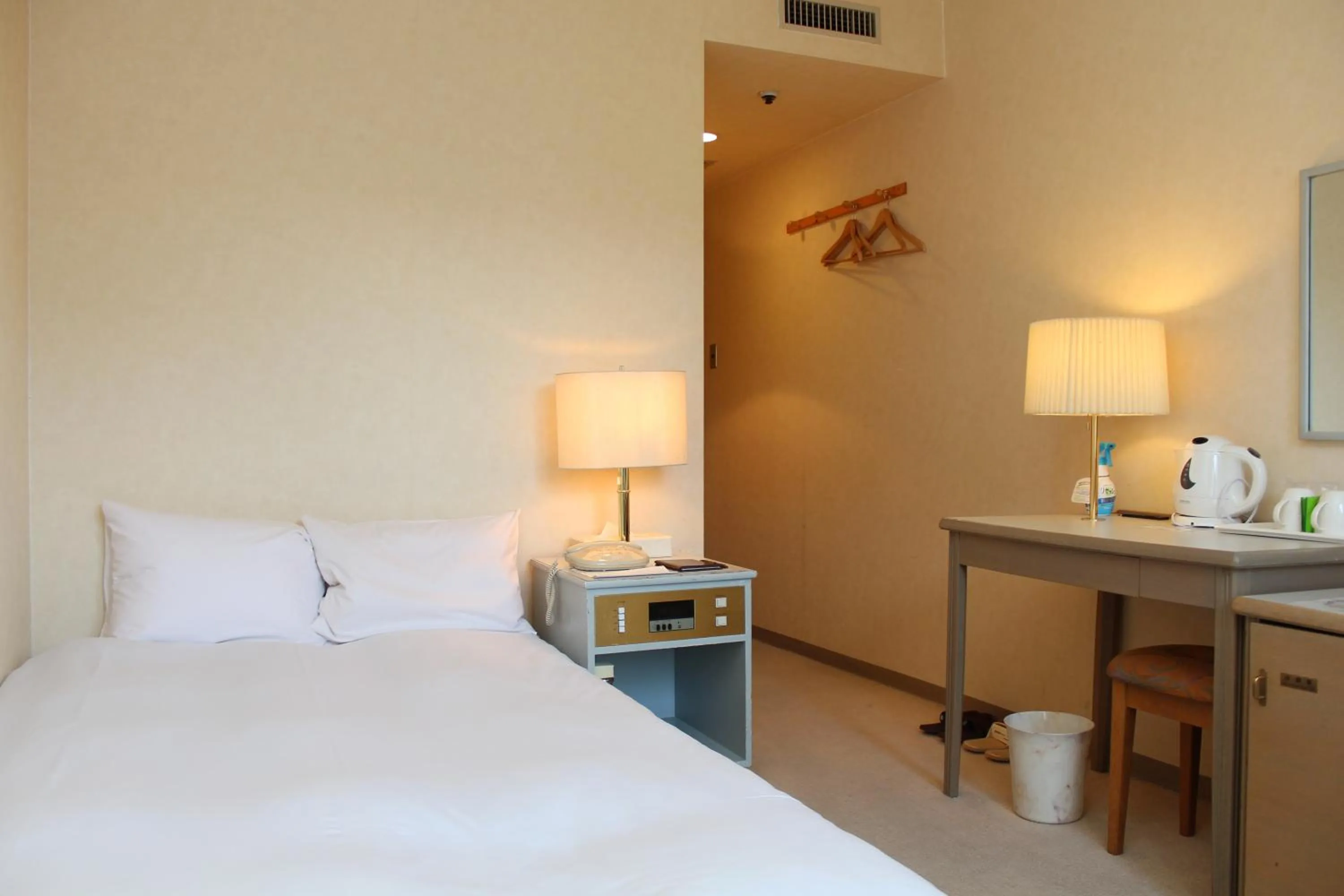 Photo of the whole room, Bed in Asahikawa Toyo Hotel