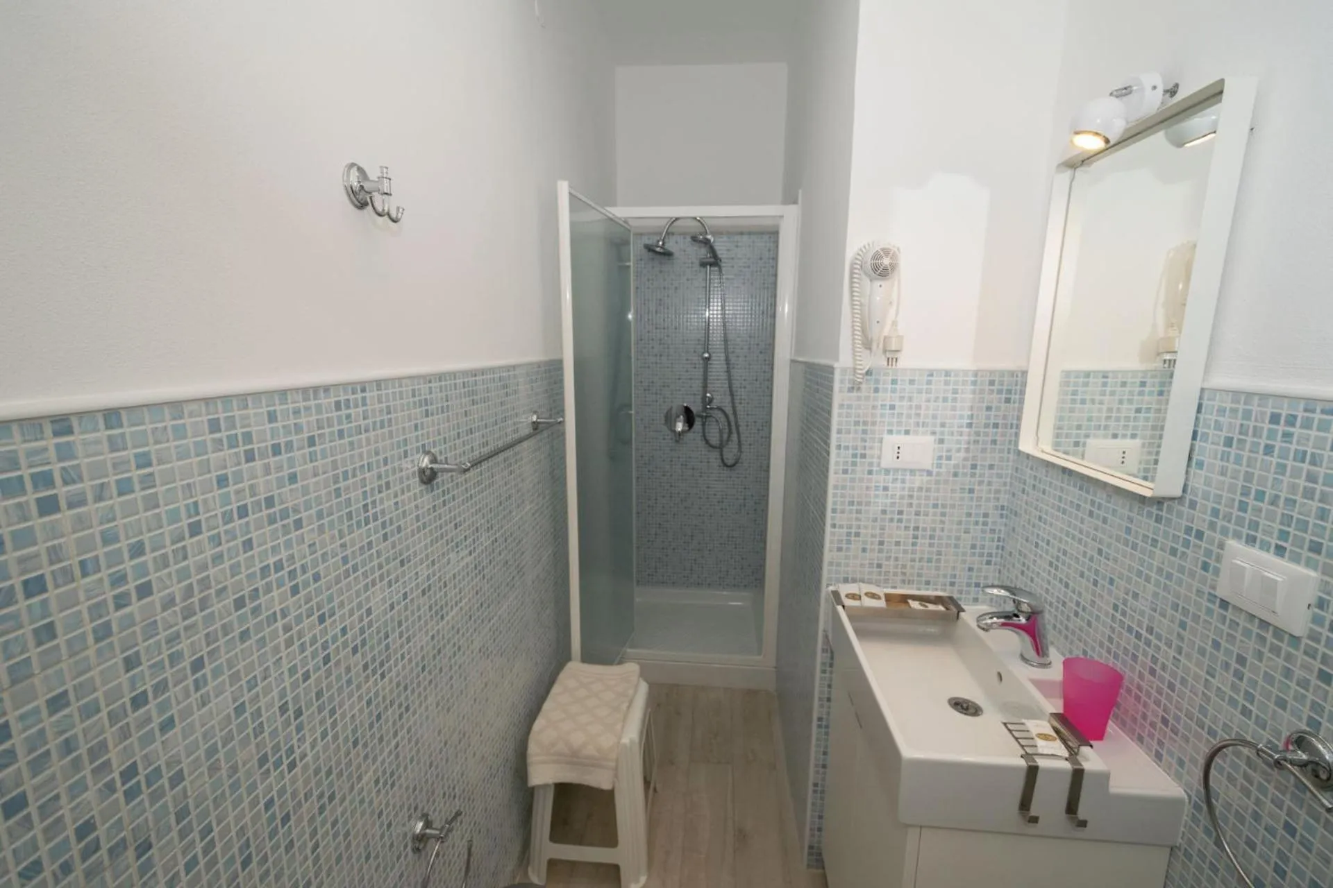 Shower in Hotel Giardino