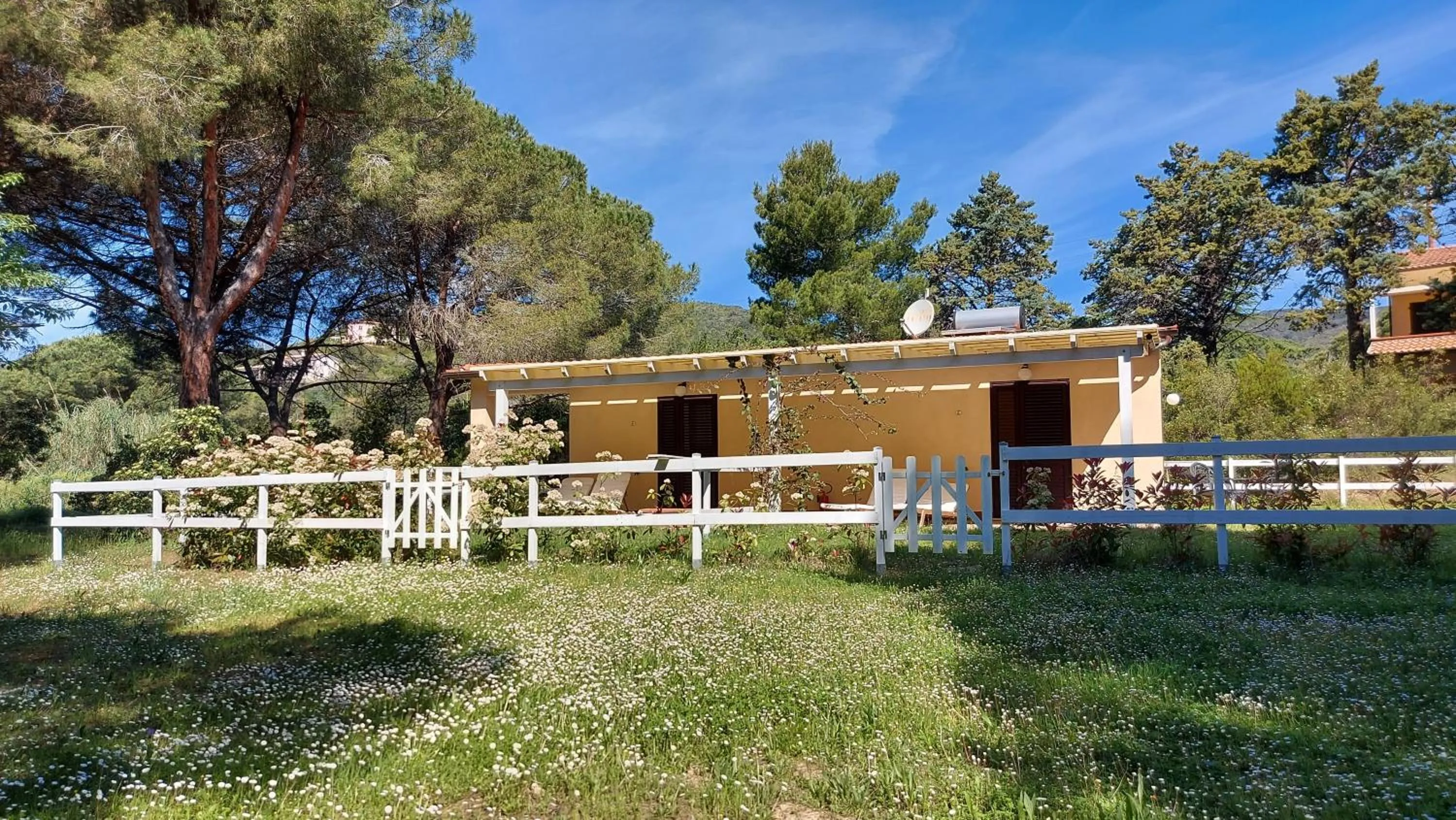 Property building in Hotel Giardino