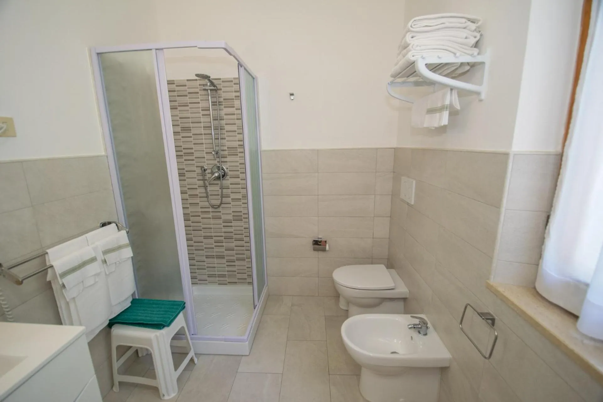 Shower in Hotel Giardino