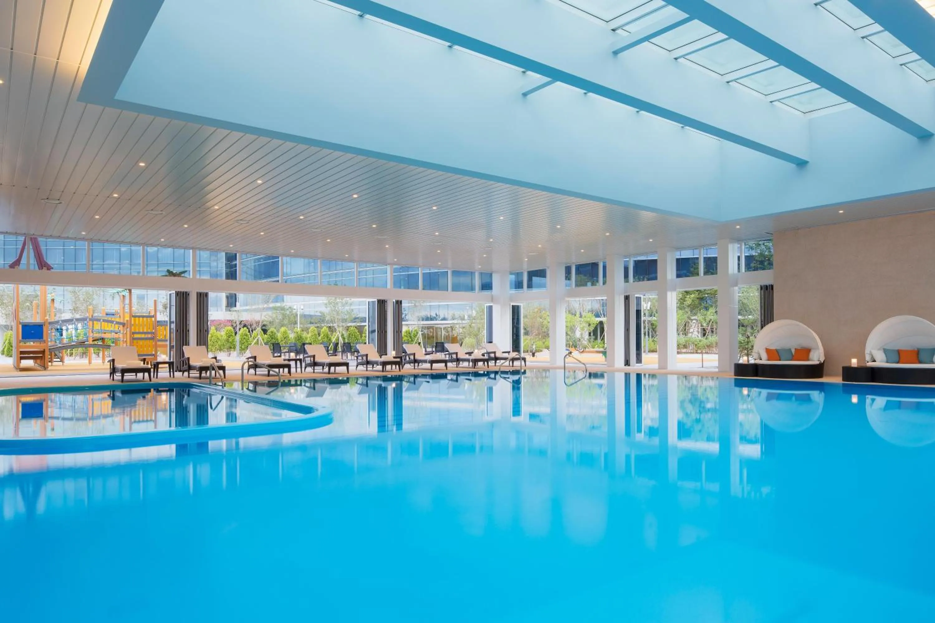 Swimming pool in Grand Hyatt Incheon