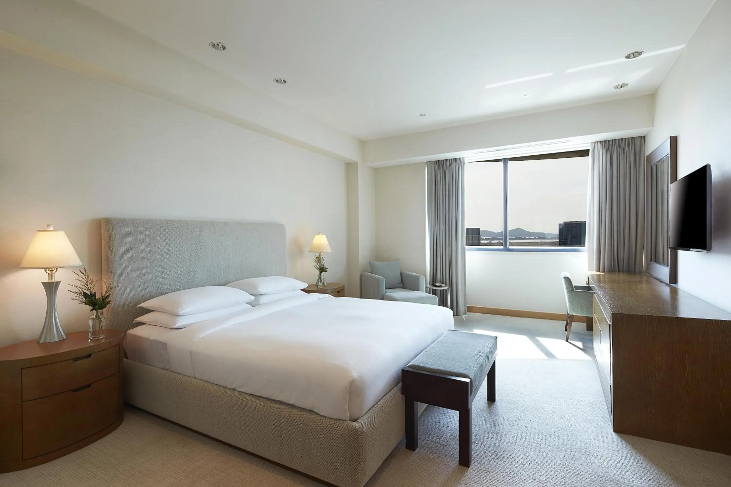 Photo of the whole room, Bed in Grand Hyatt Incheon