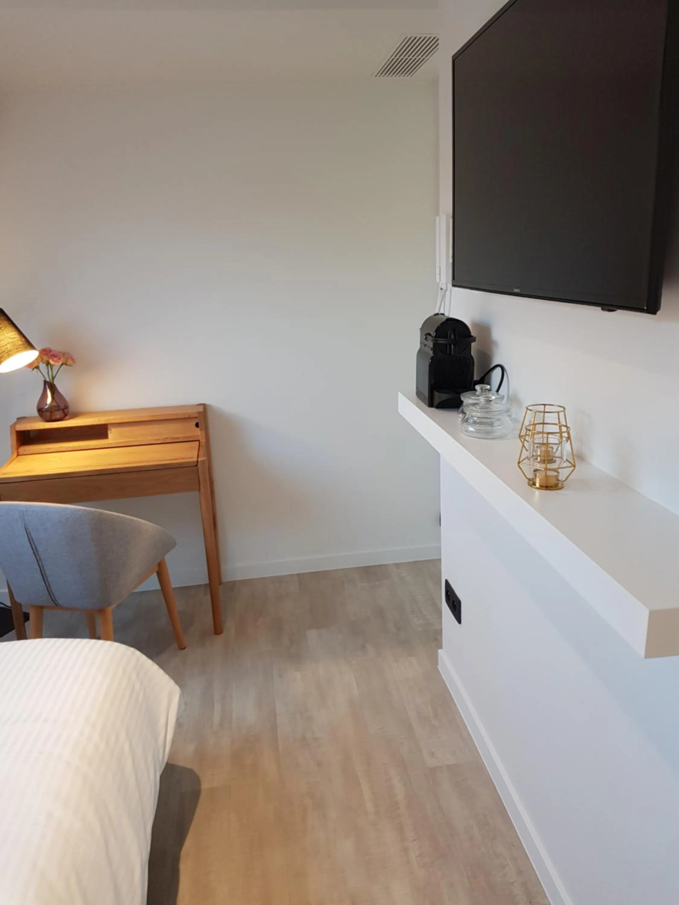 hair dresser, Bed in Homey - Kortrijk