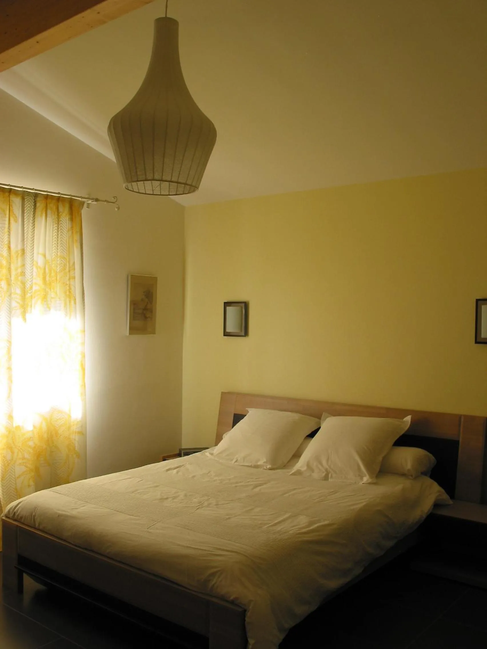 Double Room with Bath in B&B Les Secrets de Tifayne