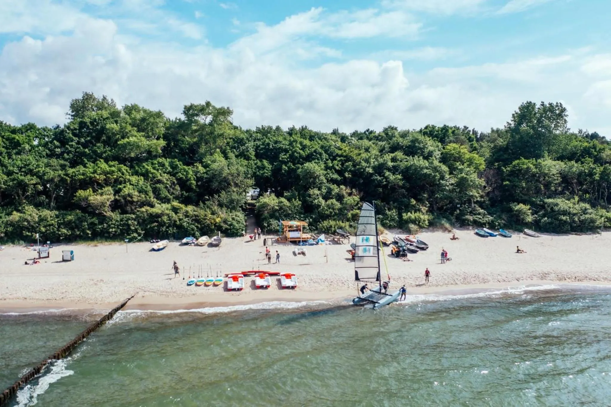 Area and facilities in feels Beach Club Hotel