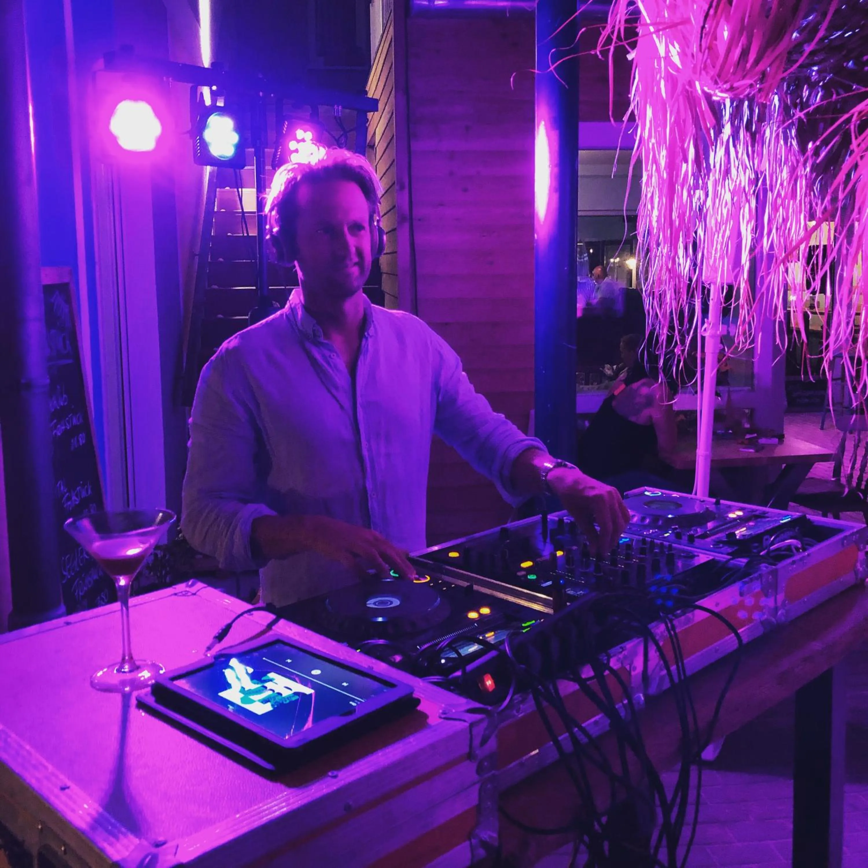 Nightclub / DJ in feels Beach Club Hotel