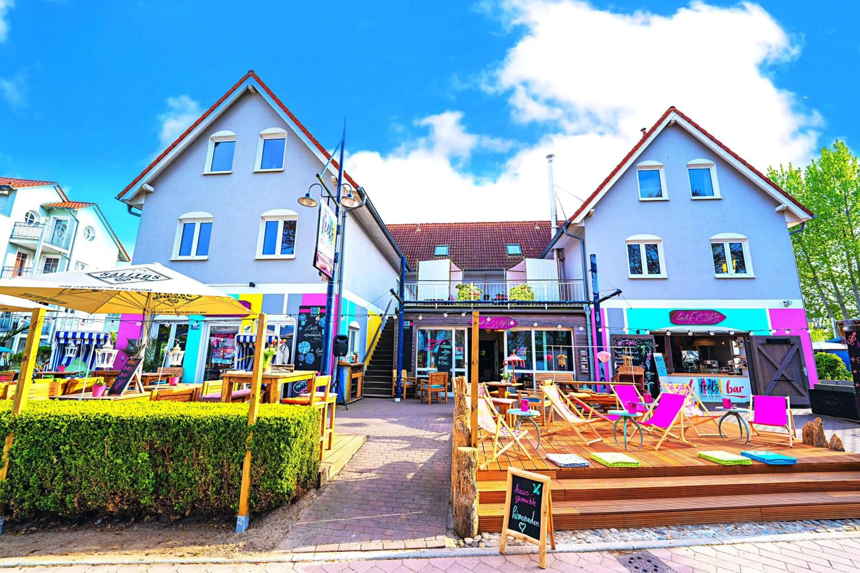 feels Beach Club Hotel