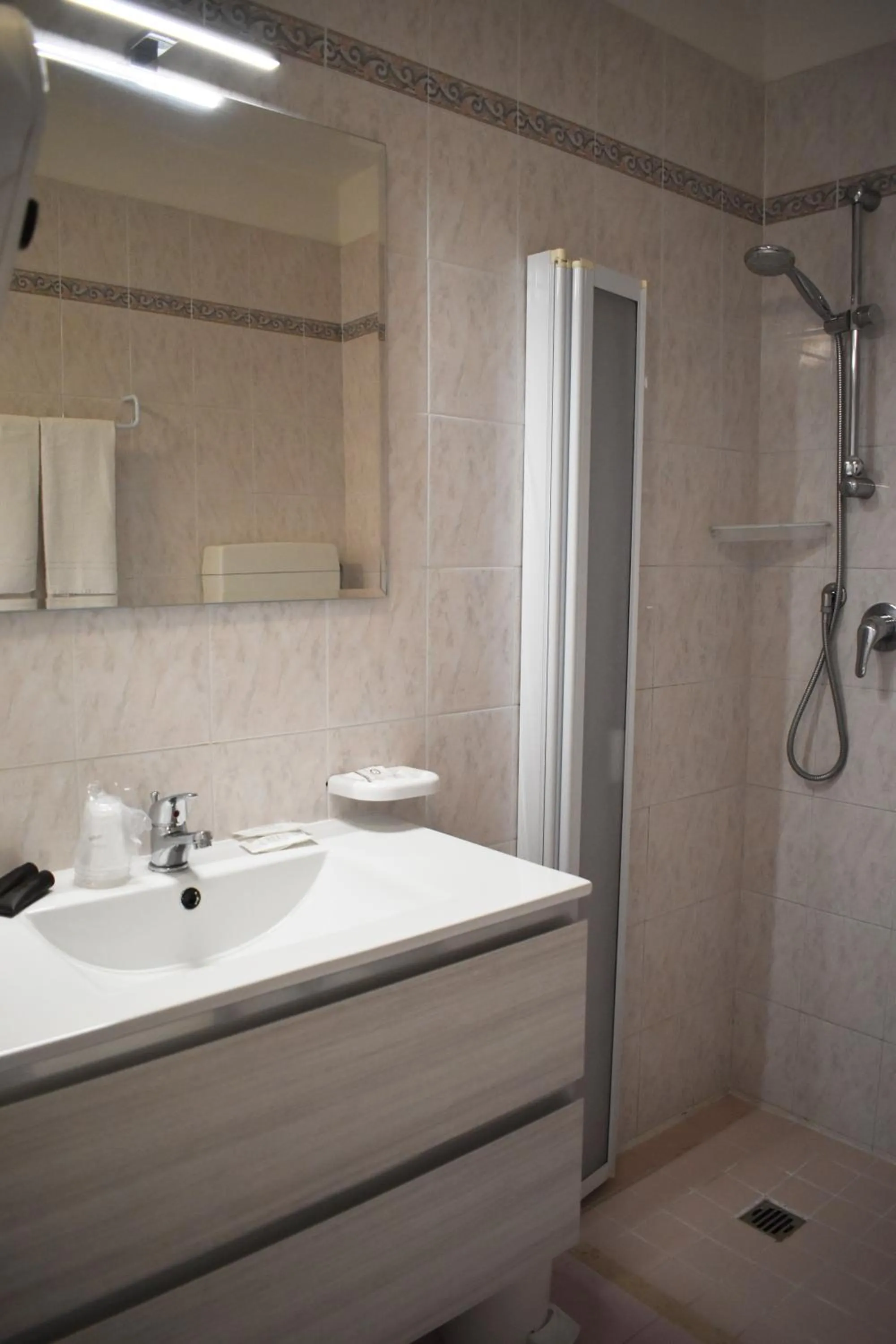 Shower in Hotel Edelweiss