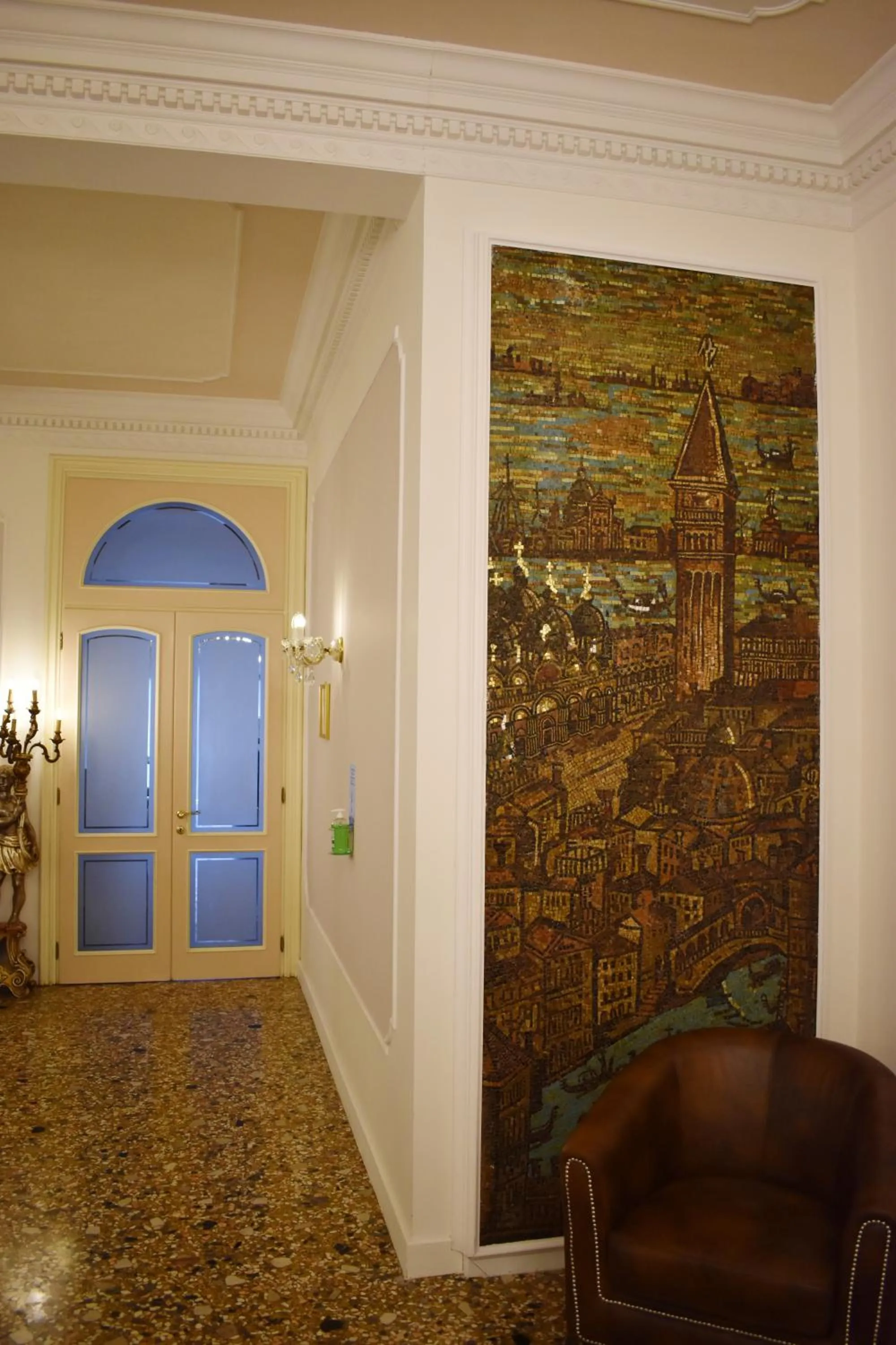 Communal lounge/ TV room in Hotel Edelweiss