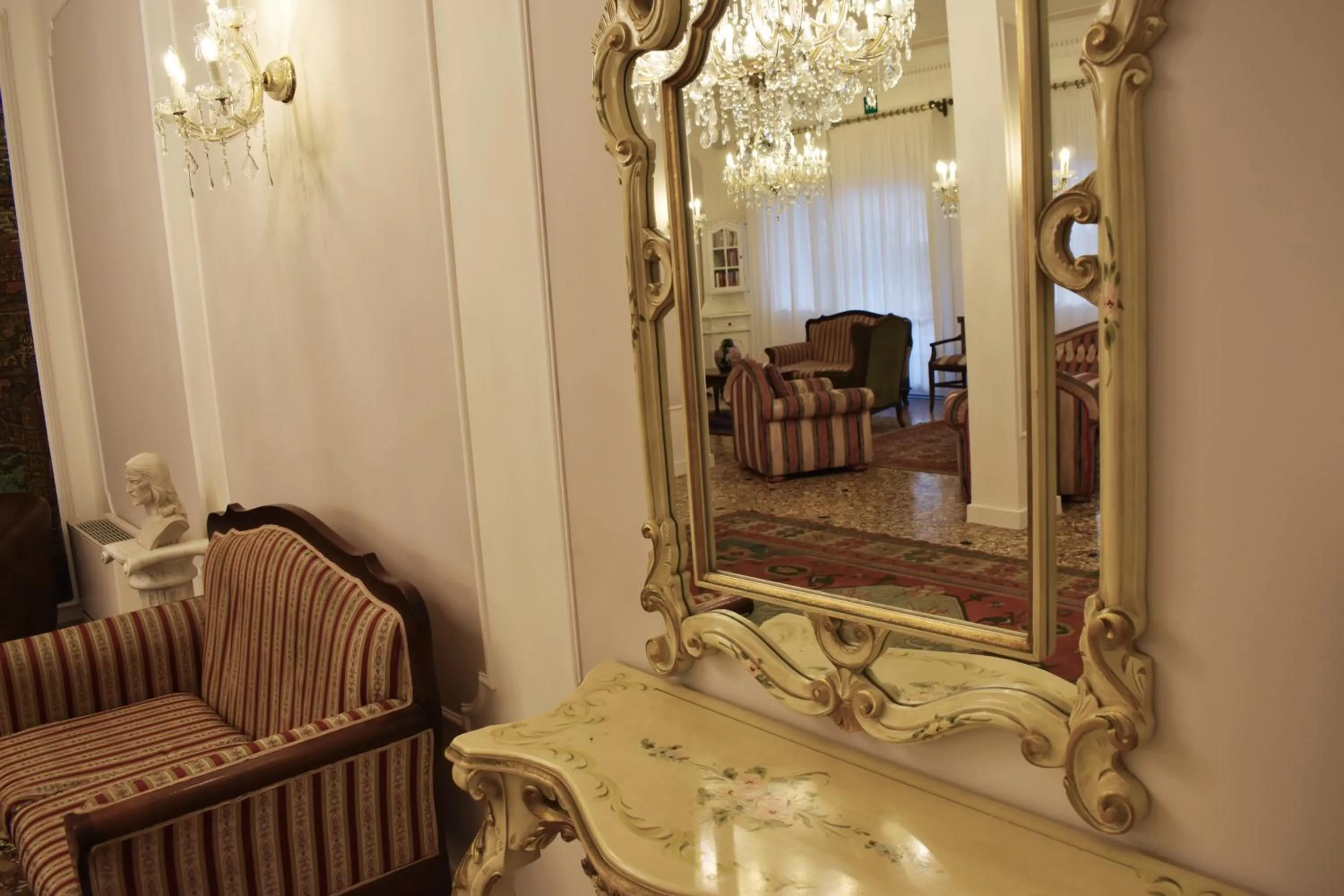 Communal lounge/ TV room in Hotel Edelweiss