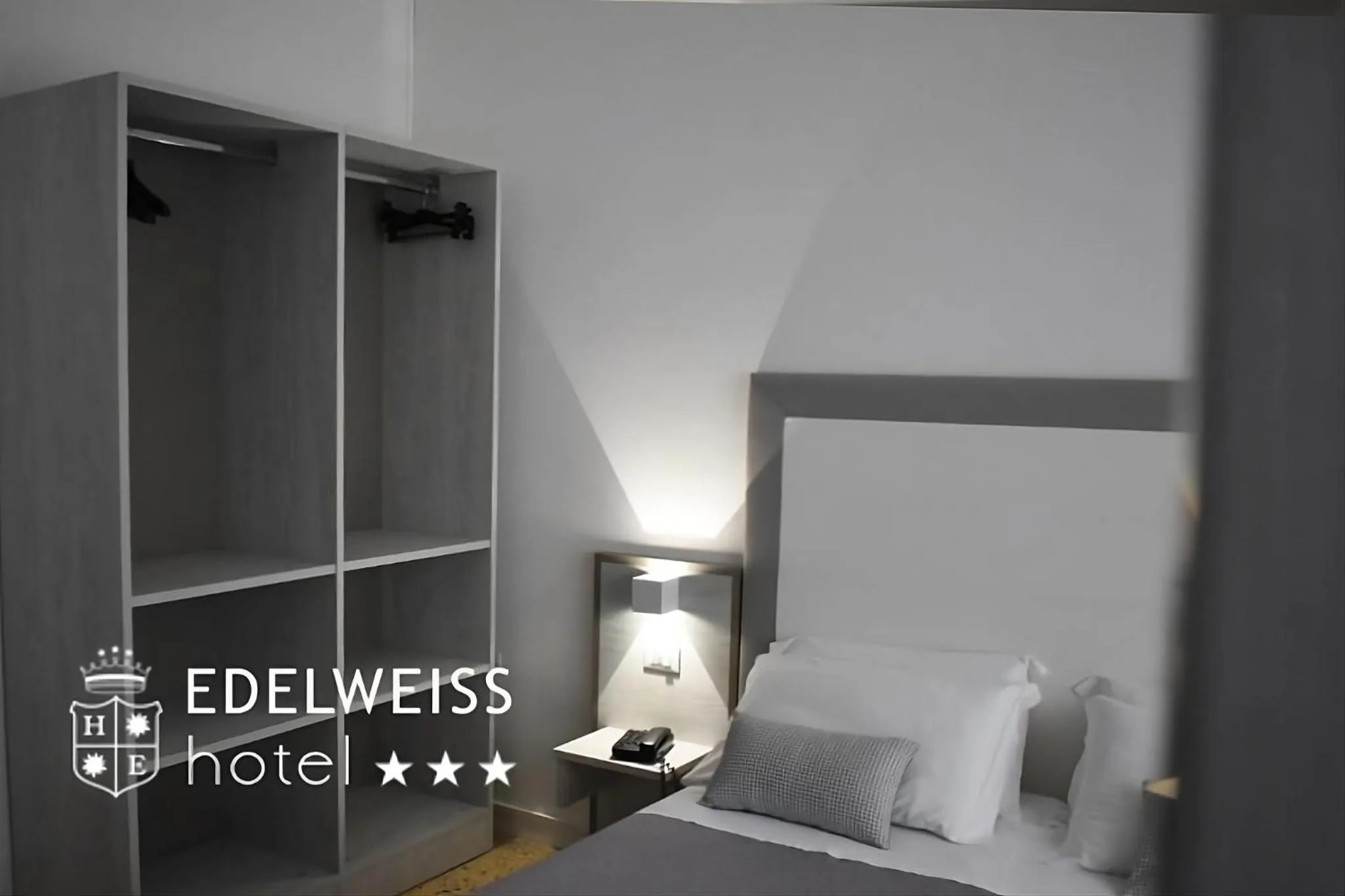 City view, Bed in Hotel Edelweiss