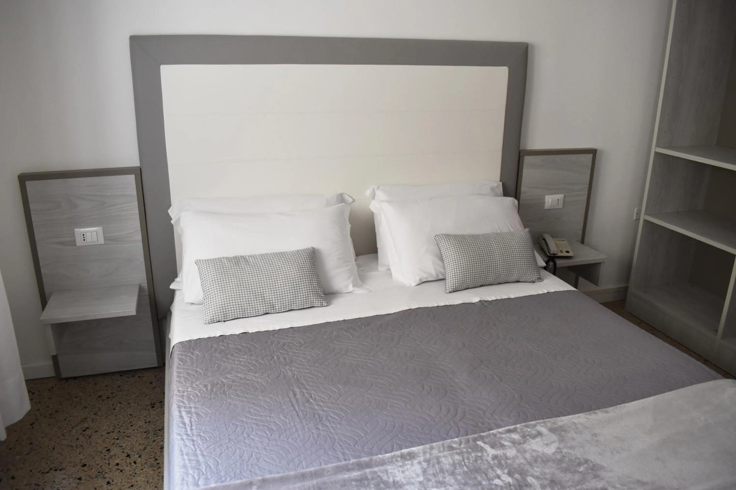 Bedroom, Bed in Hotel Edelweiss