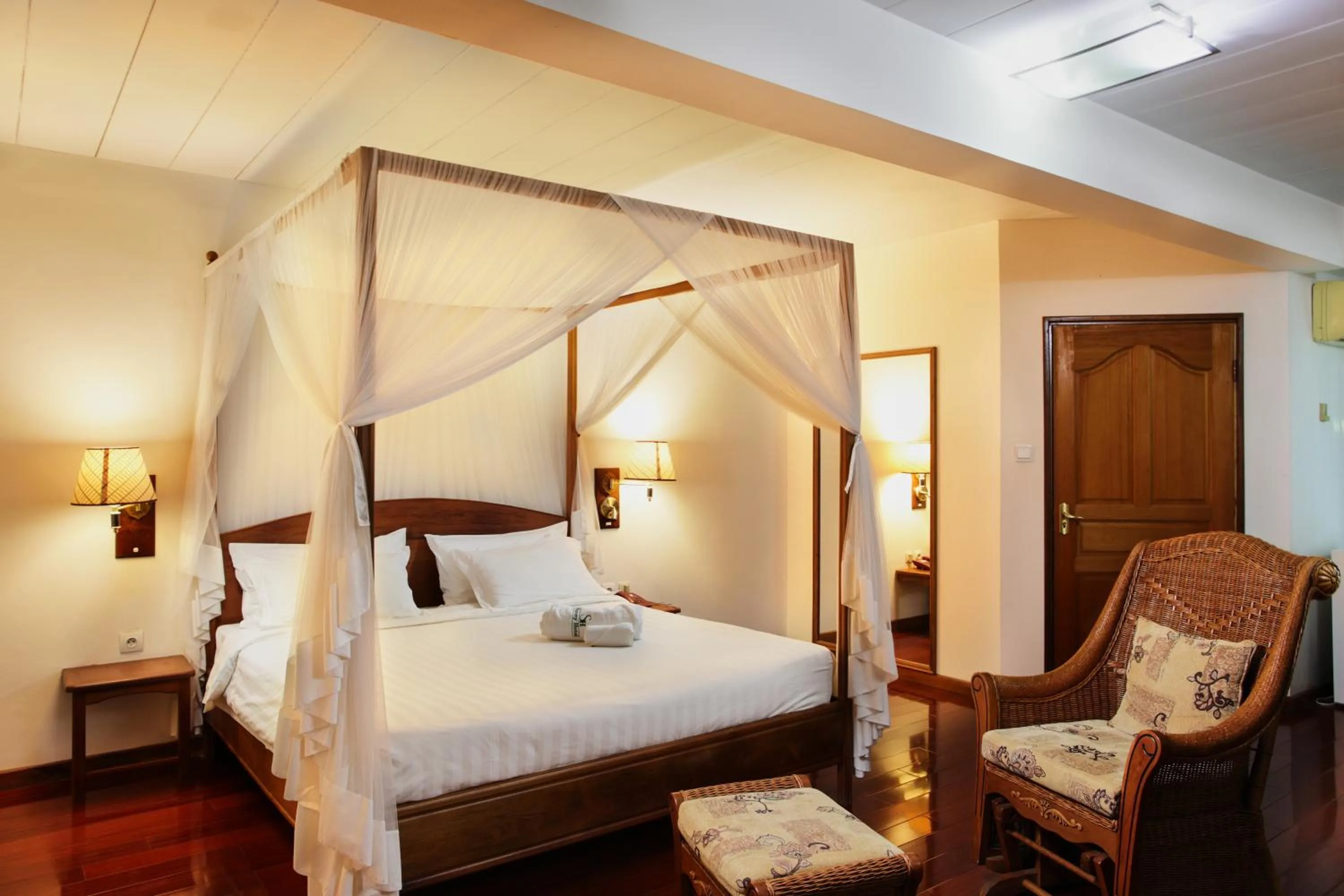 Bedroom, Bed in Sunny Garden