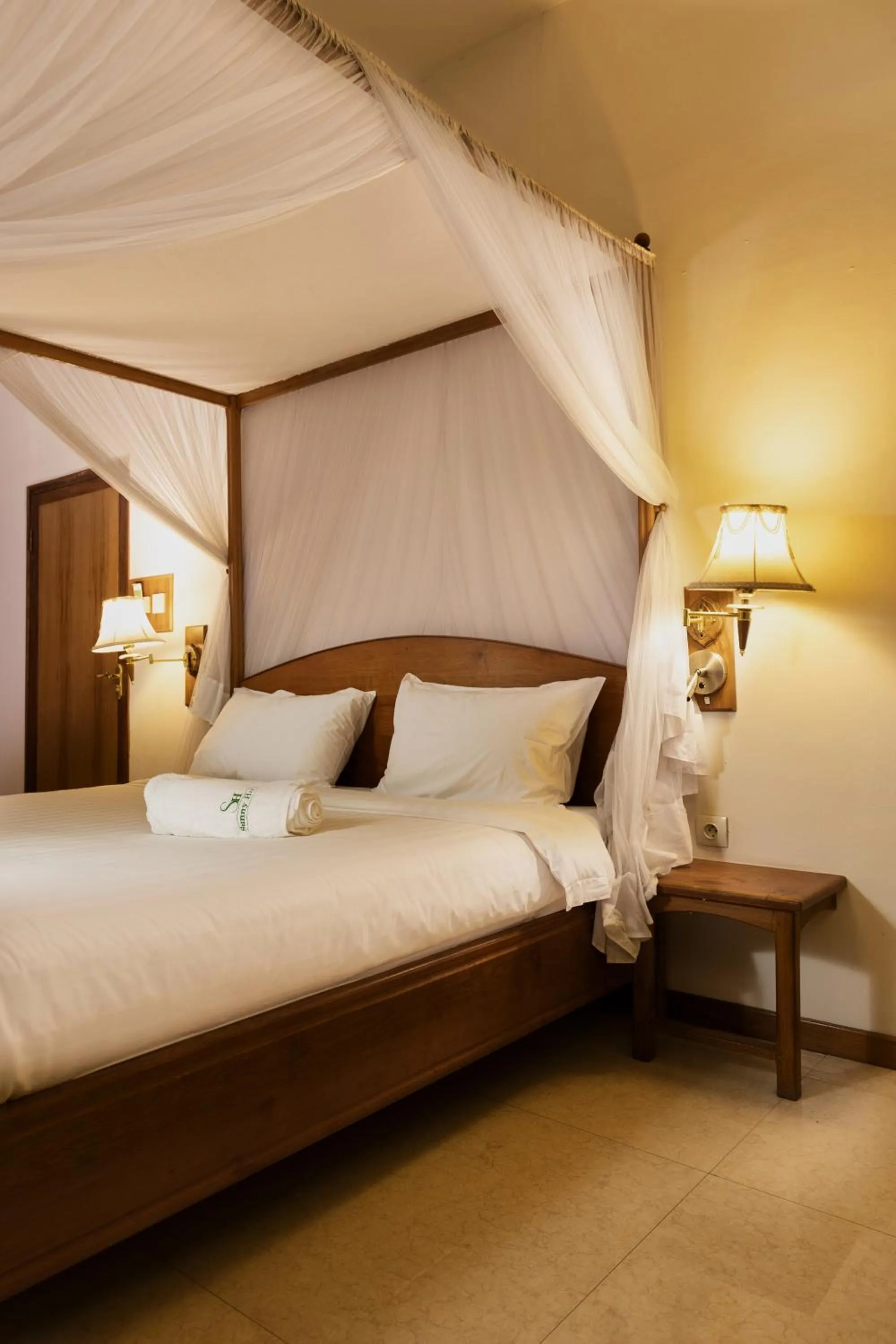 Bedroom, Bed in Sunny Garden