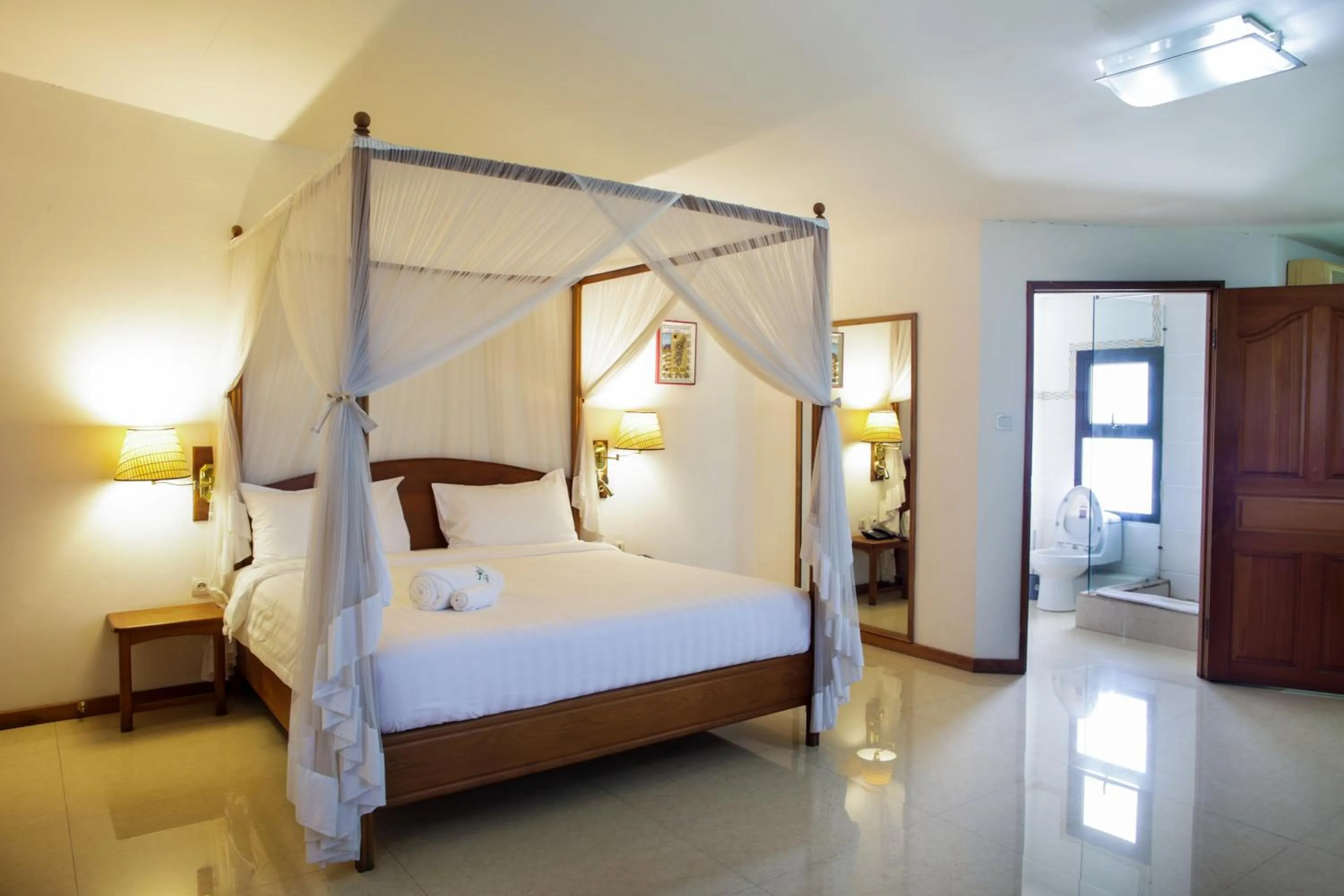 Bedroom, Bed in Sunny Garden