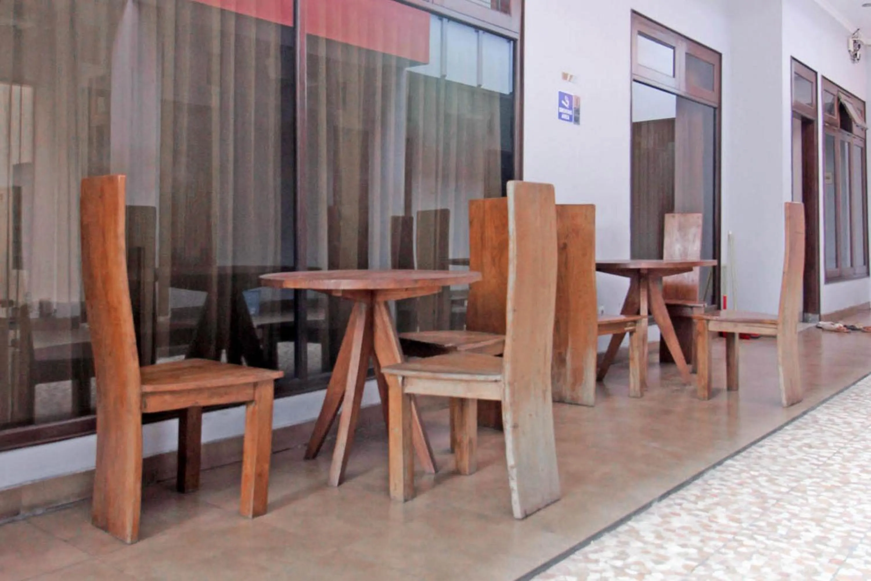 Seating area in RedDoorz near Hartono Mall 3