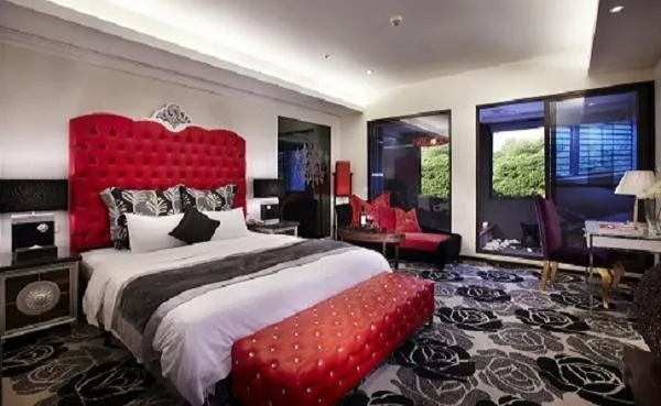 Bed in Golden Hot Spring Hotel