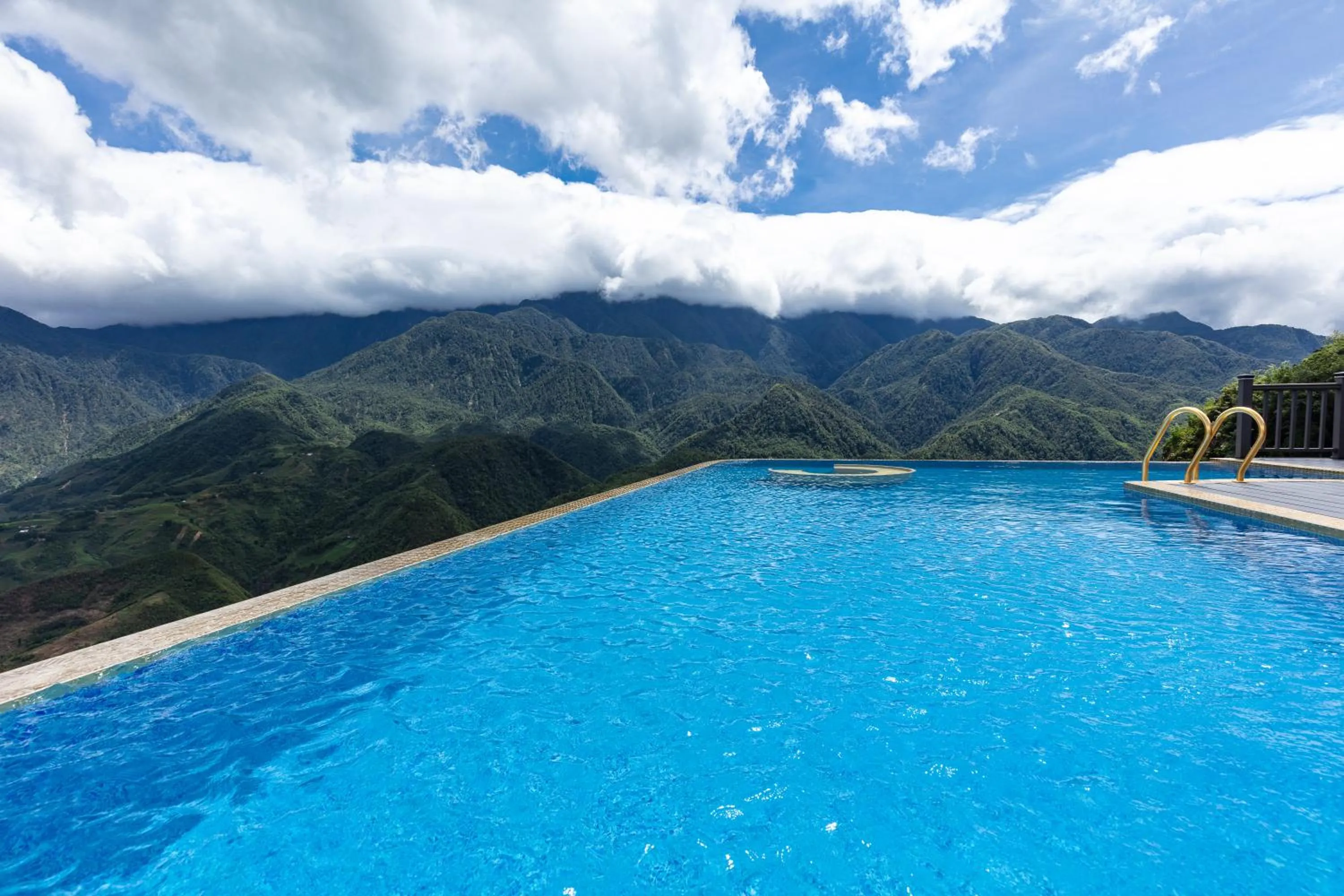Swimming pool in Pistachio Hotel Sapa