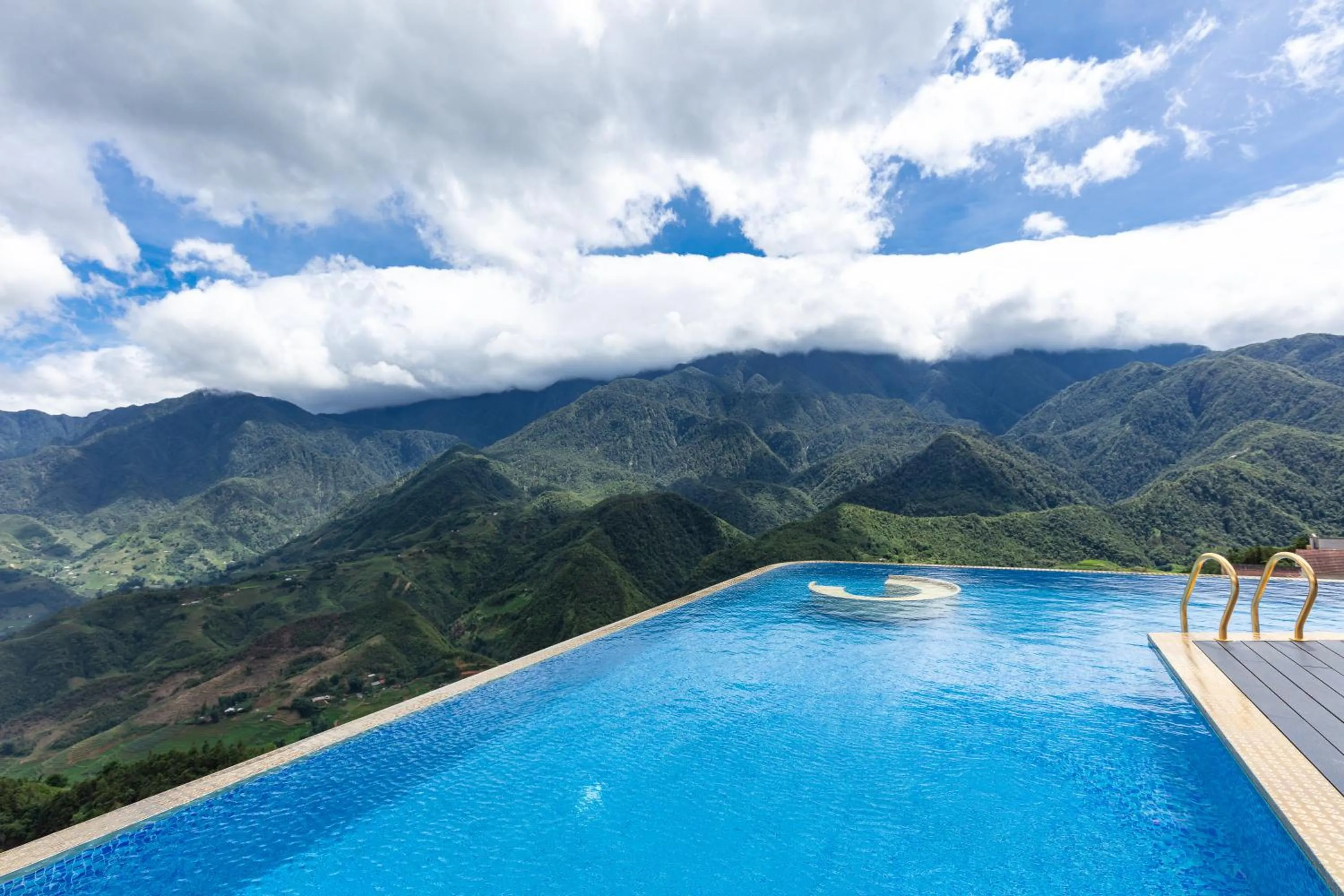 Swimming pool in Pistachio Hotel Sapa