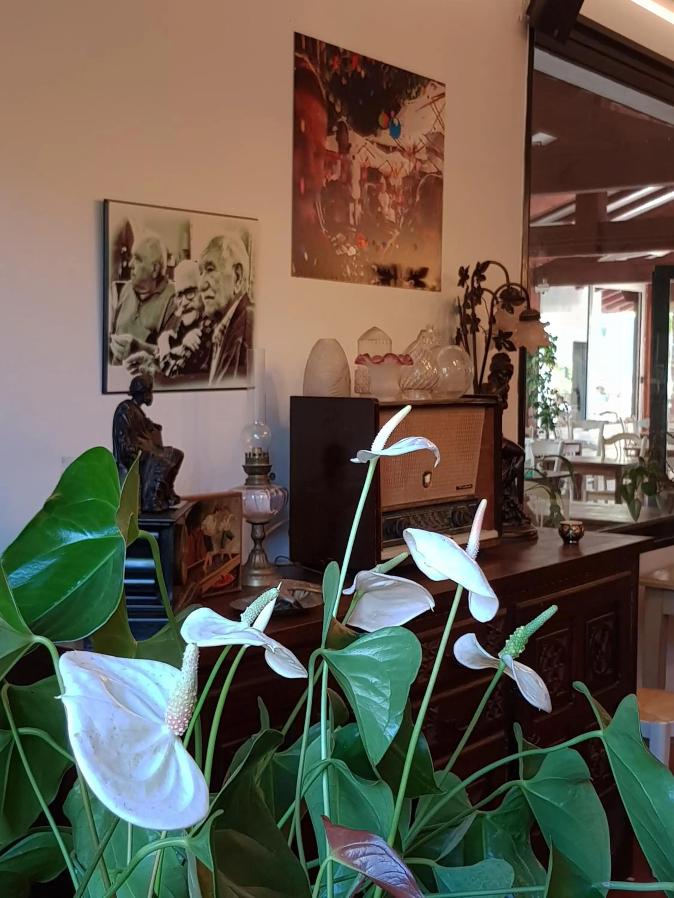 Communal lounge/ TV room in Hotel Pyrenées Atlantique