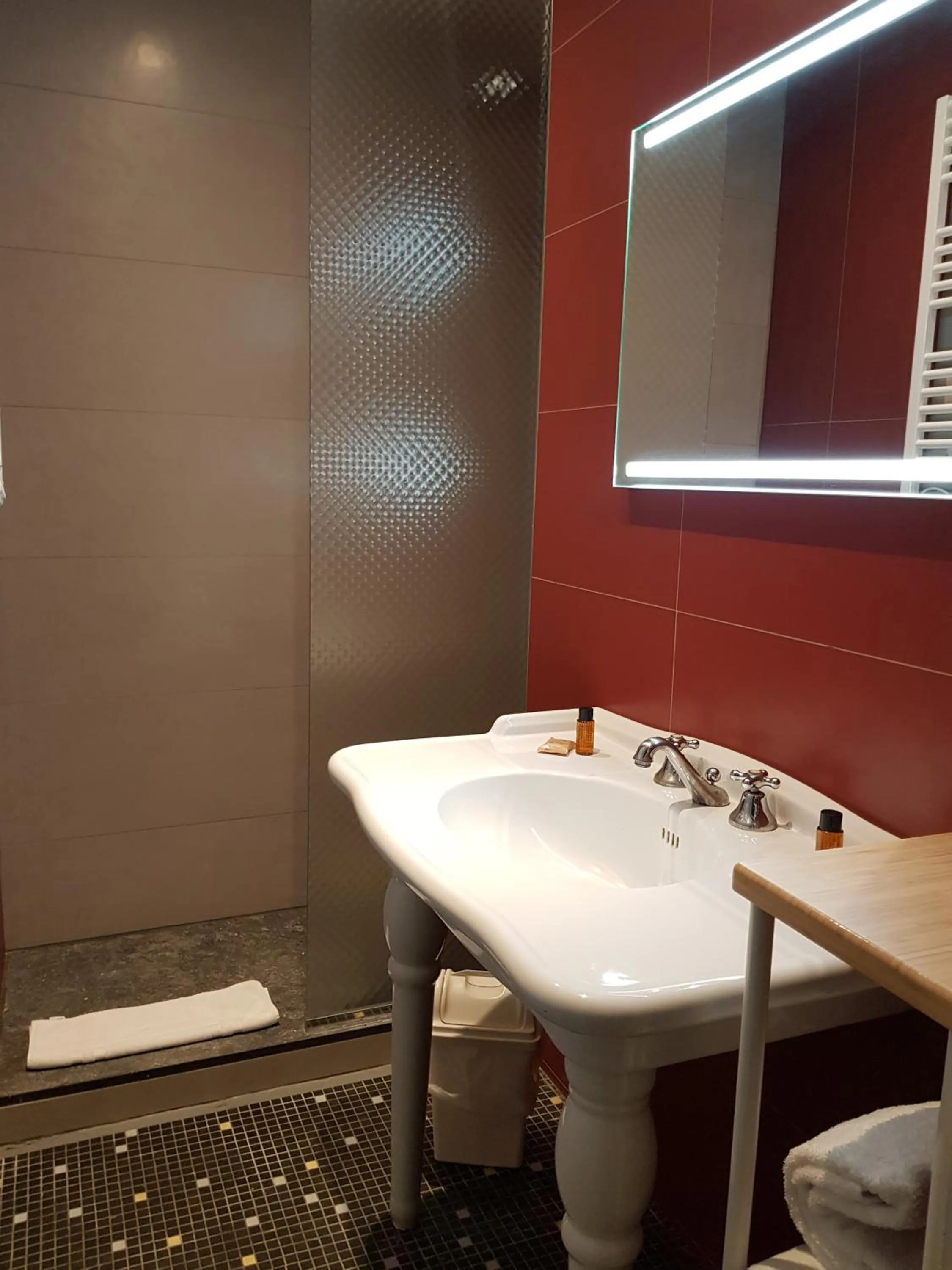 Bathroom in Hotel Pyrenées Atlantique