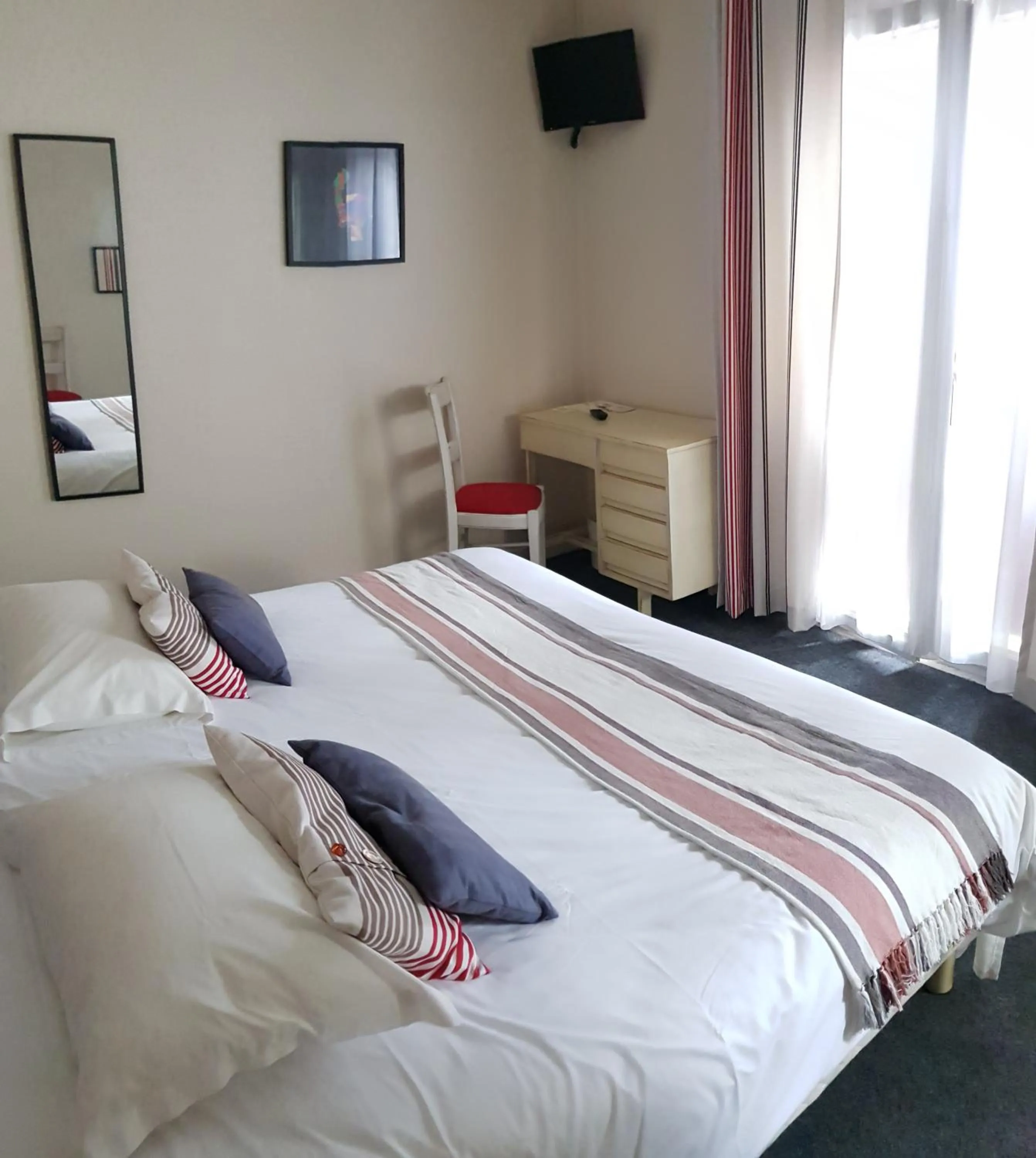 Photo of the whole room in Hotel Pyrenées Atlantique