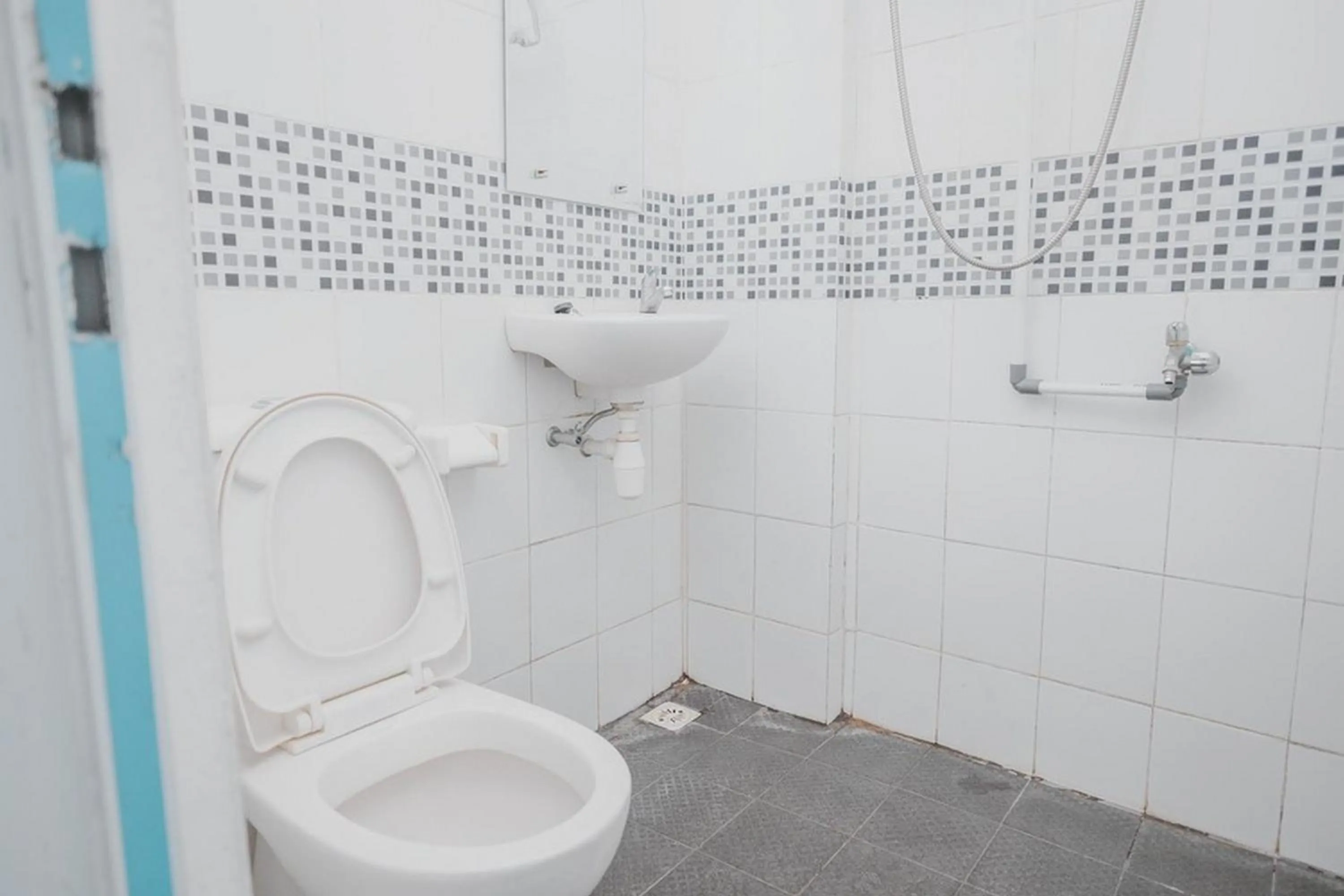 Bathroom in RedDoorz Syariah At Lampung Walk