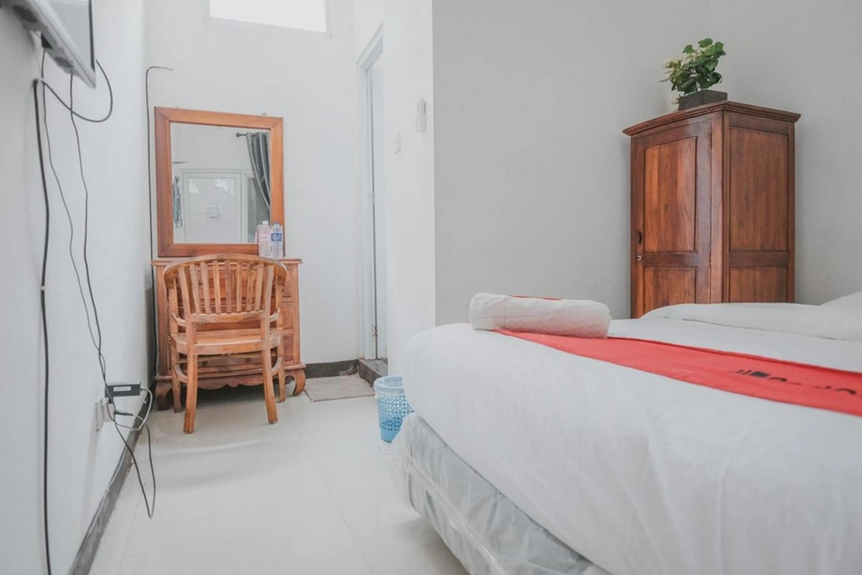 Bedroom, Bed in RedDoorz Syariah At Lampung Walk