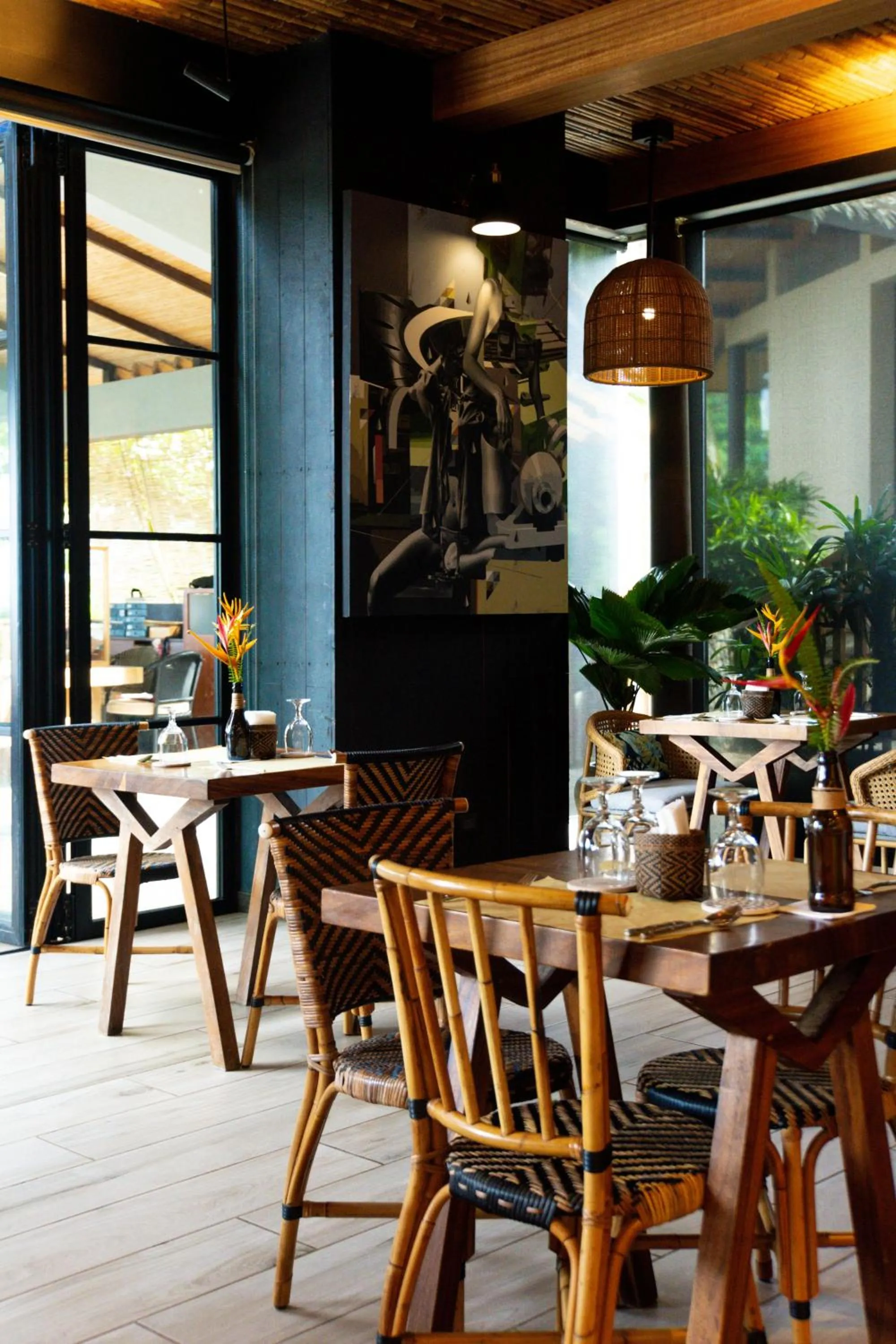 Restaurant/places to eat in Maremegmeg Beach Club