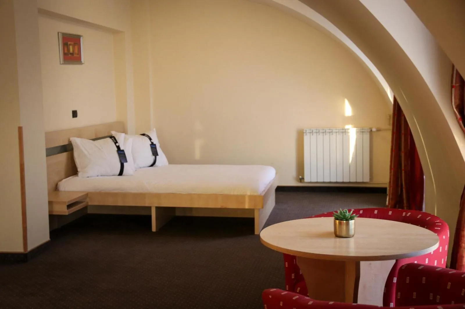 Dining area, Bed in Hotel Clipa