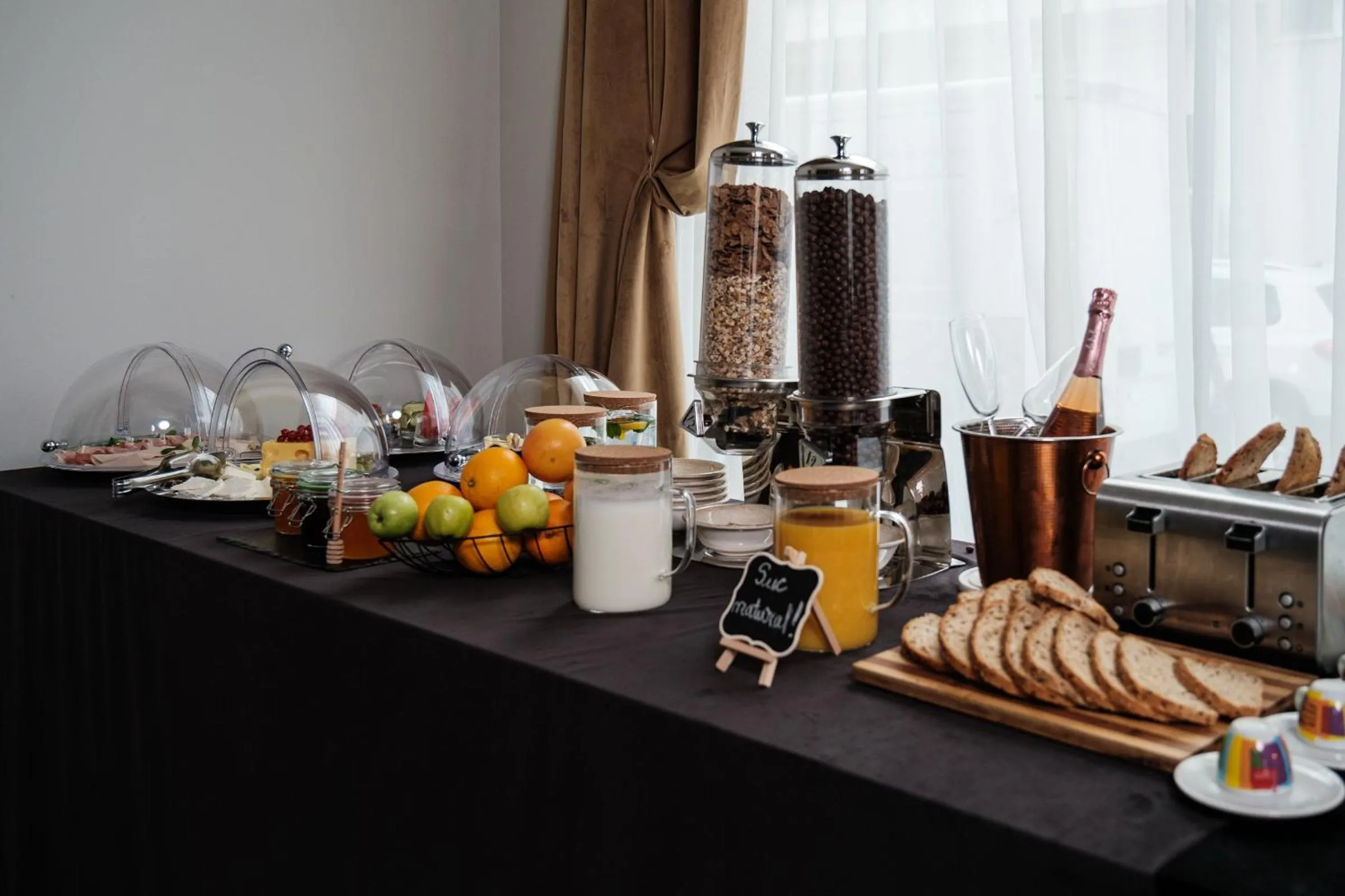 Buffet breakfast in Hotel Clipa