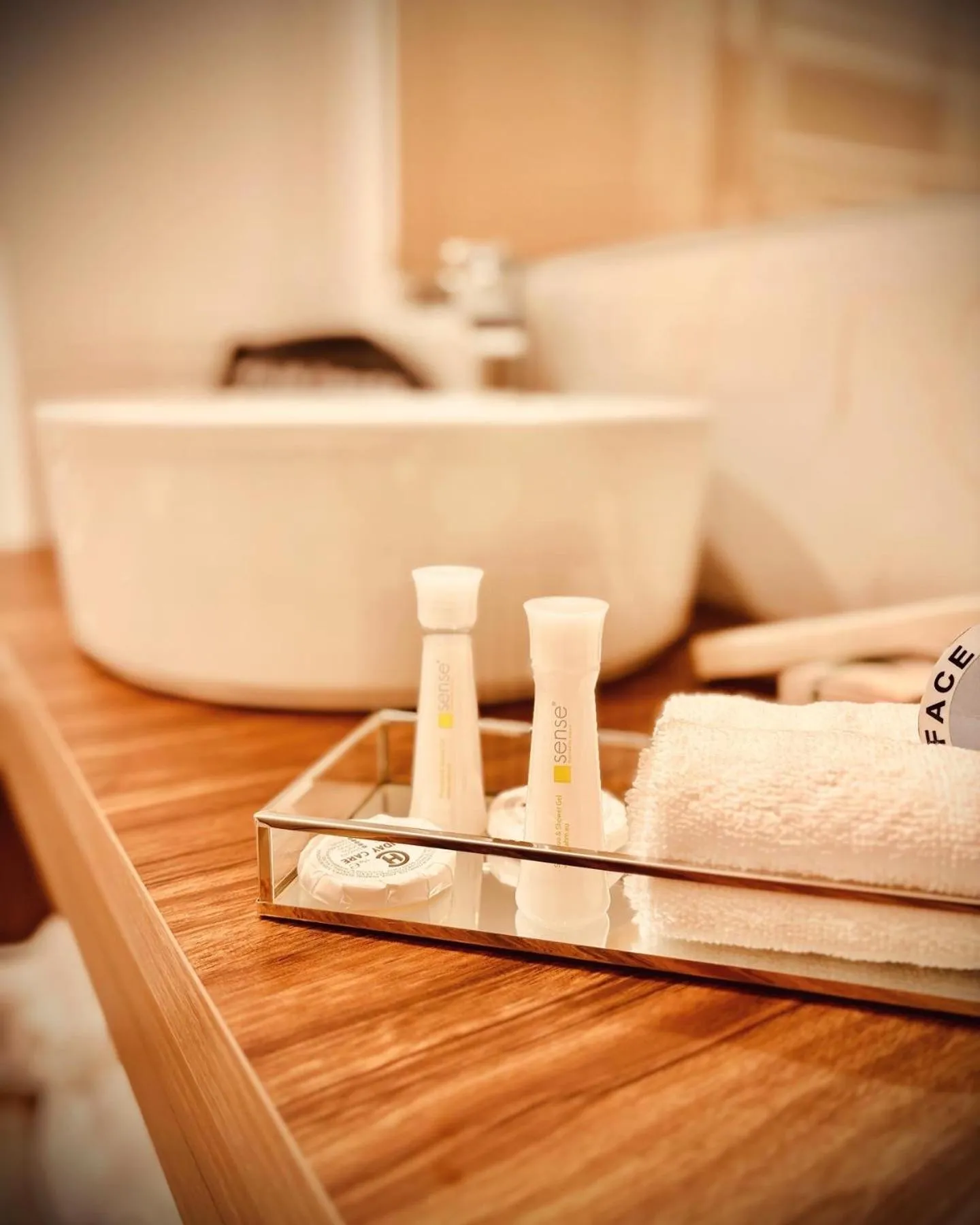 Bathroom, Bed in Hotel Clipa