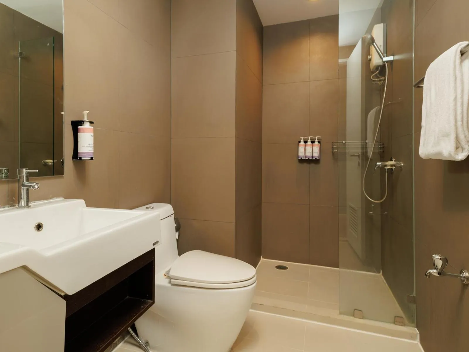 Bathroom in Estella Ekkamai