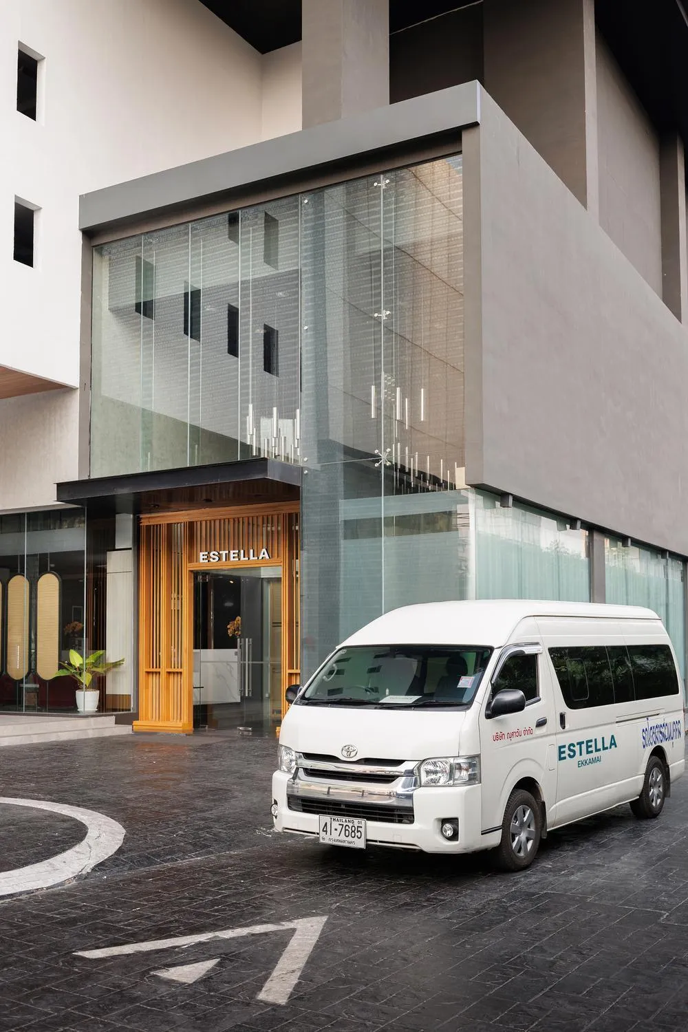 Property building in Estella Ekkamai