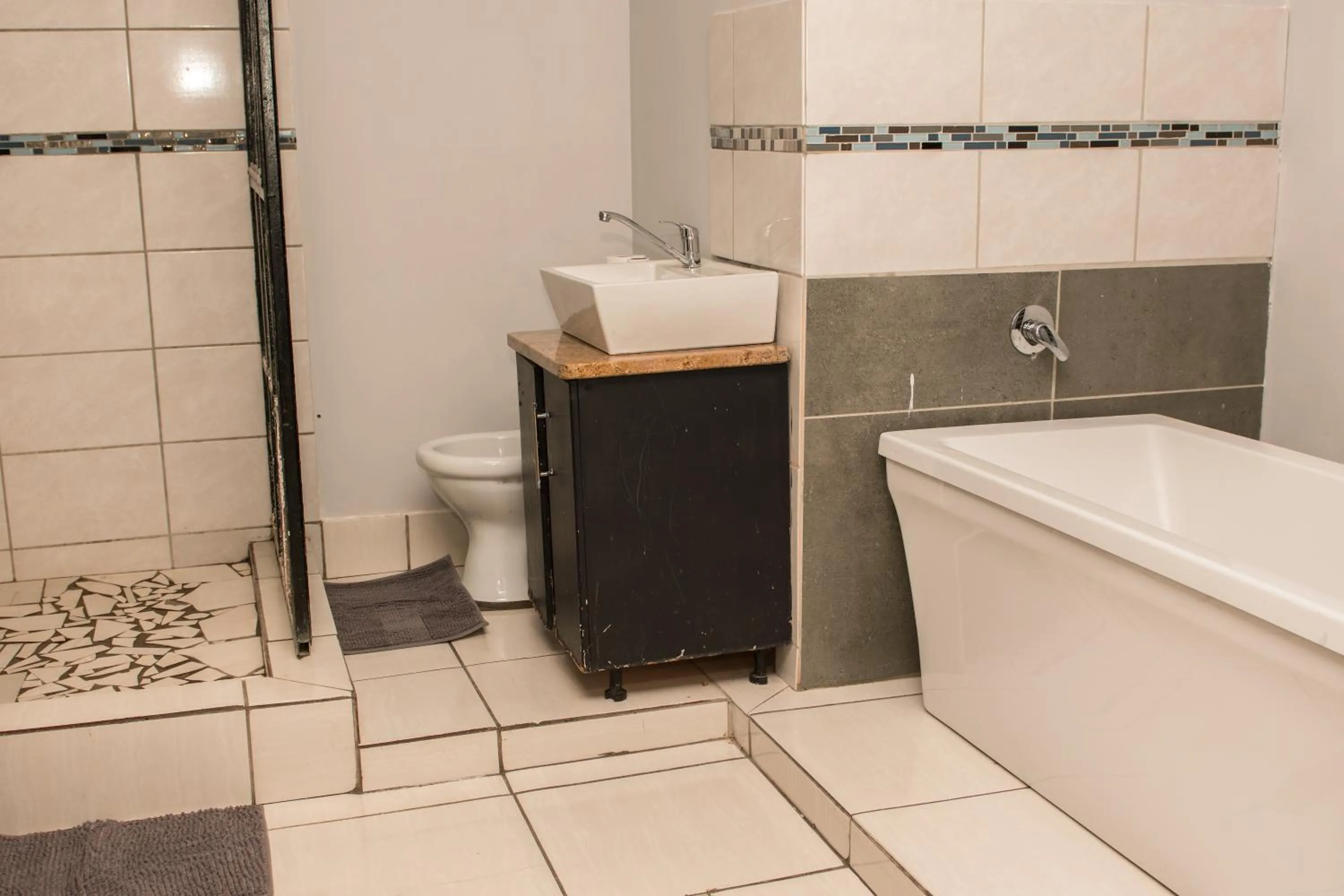 Shower in Mauya Guesthouse