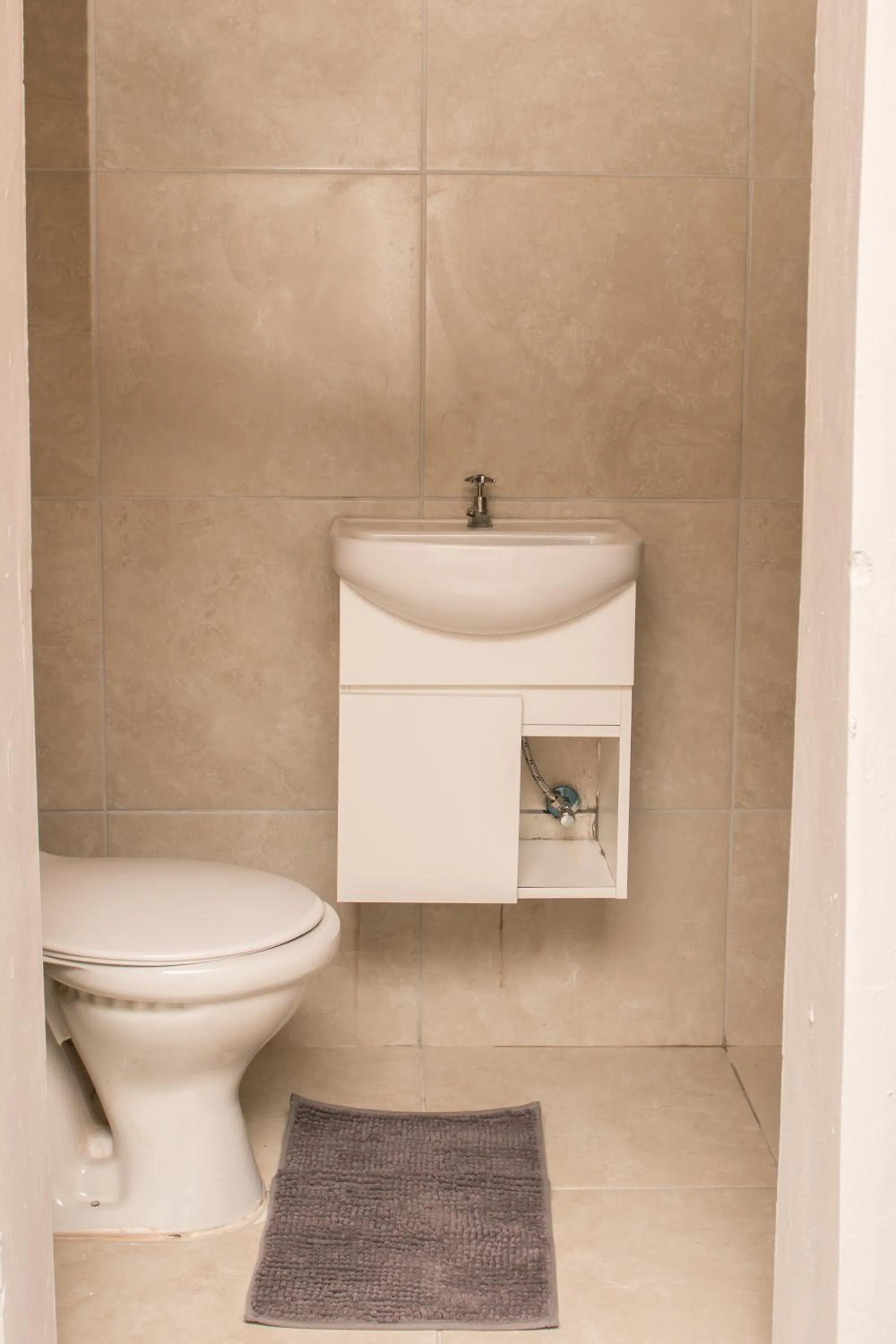 Toilet in Mauya Guesthouse