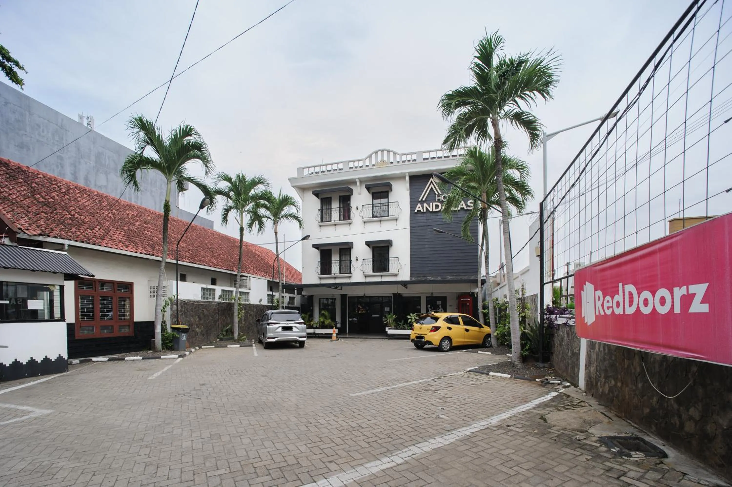Property building in RedDoorz Plus @ Jalan Raden Intan Lampung