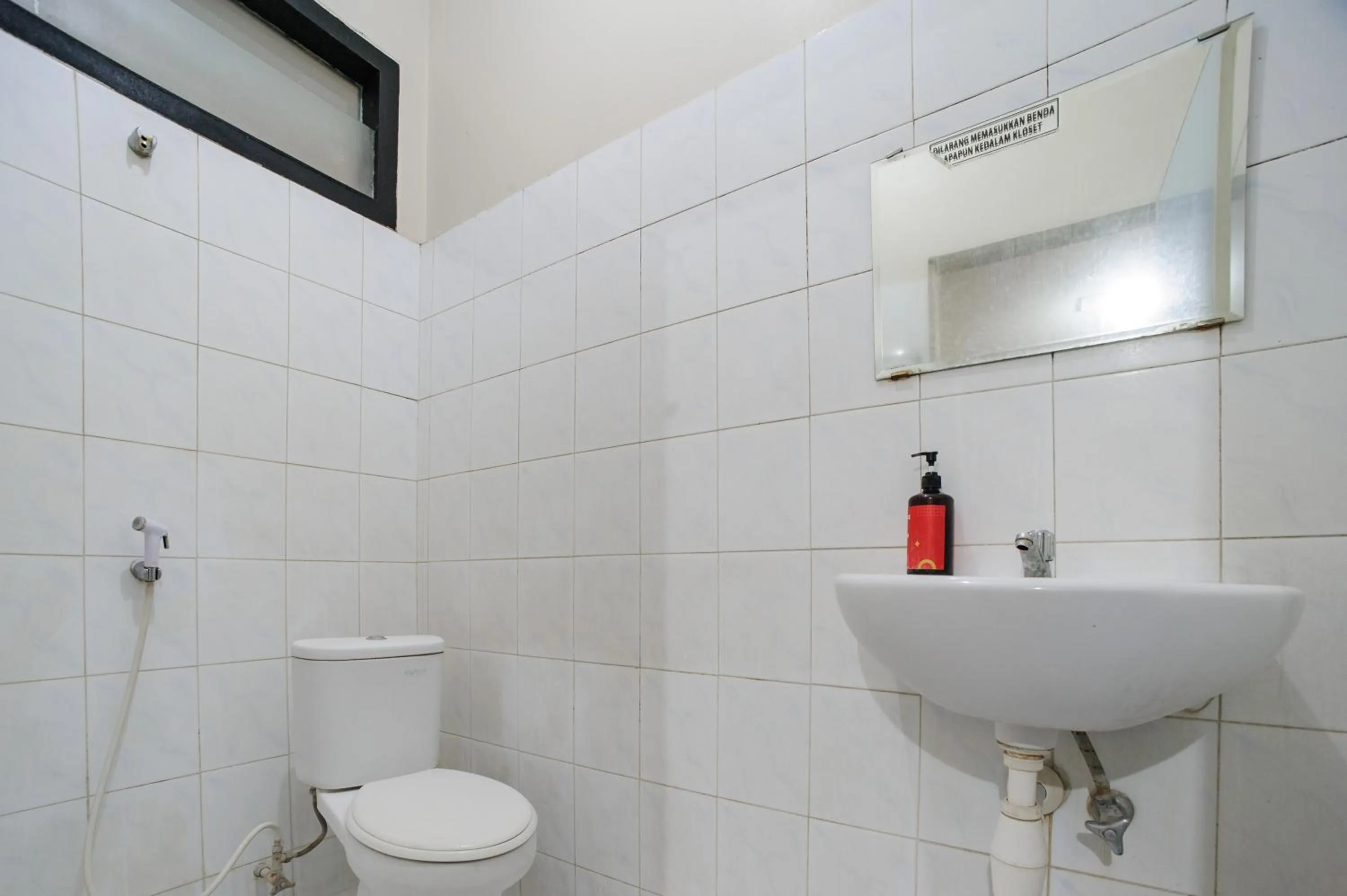 Bathroom in RedDoorz Plus @ Jalan Raden Intan Lampung