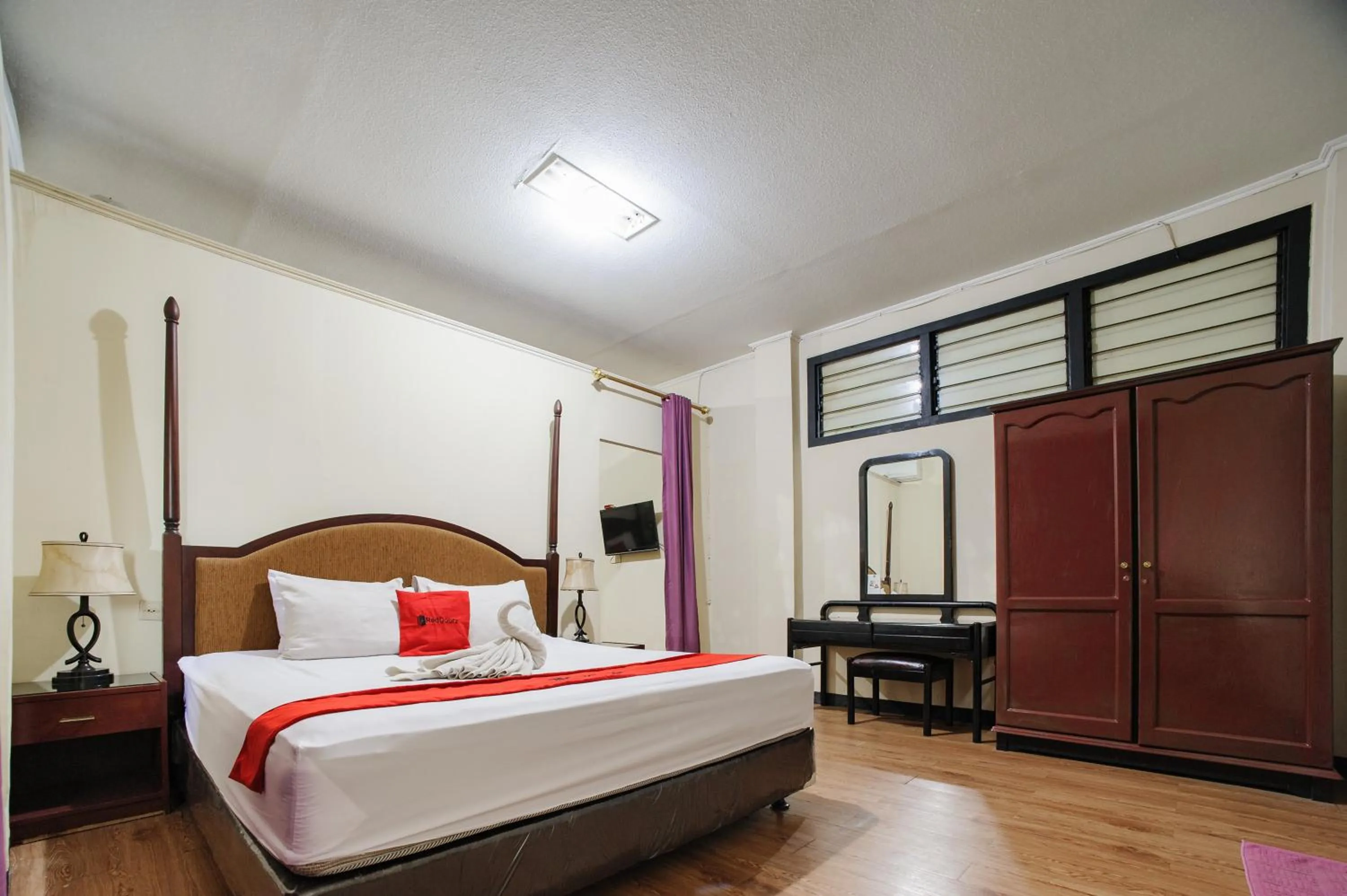 Bedroom, Bed in RedDoorz Plus @ Jalan Raden Intan Lampung