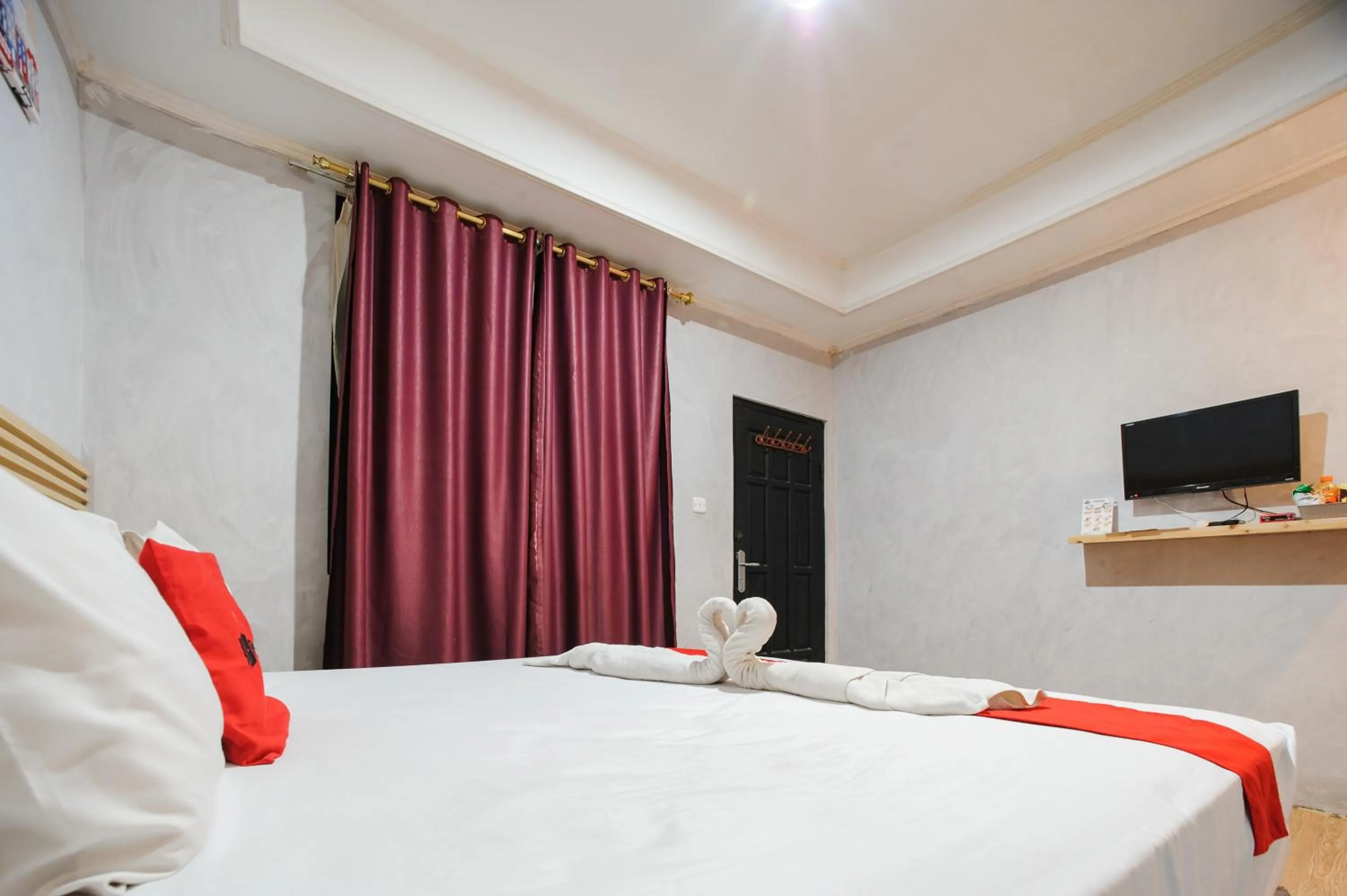 Bedroom, Bed in RedDoorz Plus @ Jalan Raden Intan Lampung