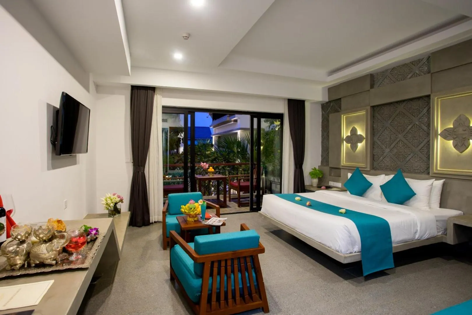 Balcony/Terrace, Bed in Khmer Mansion Residence