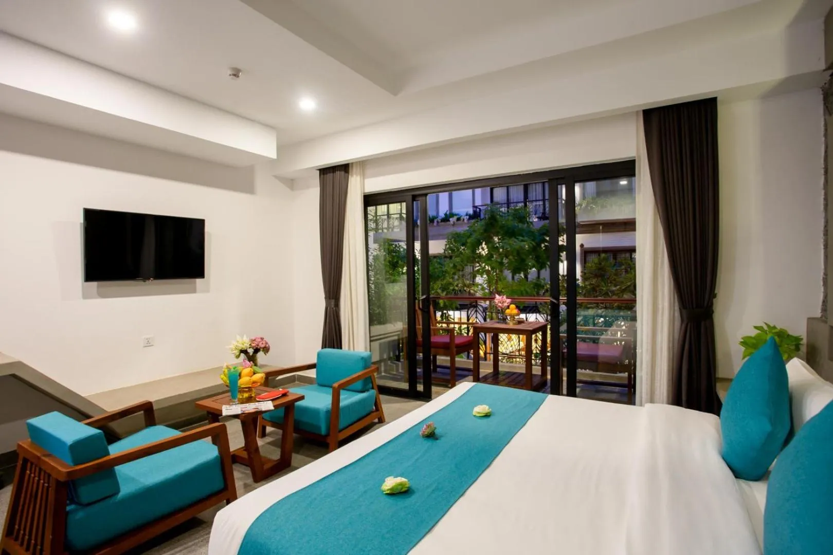 Balcony/Terrace, Bed in Khmer Mansion Residence