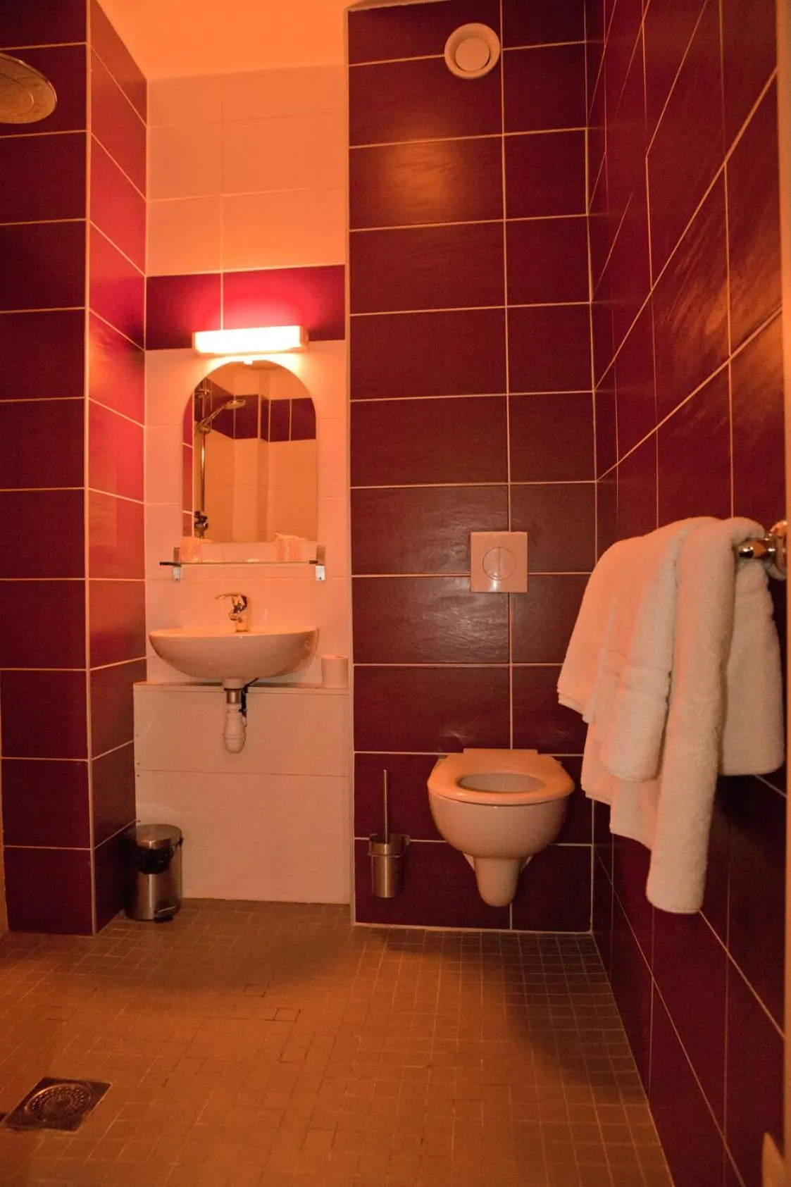 Bathroom in Royal Wagram