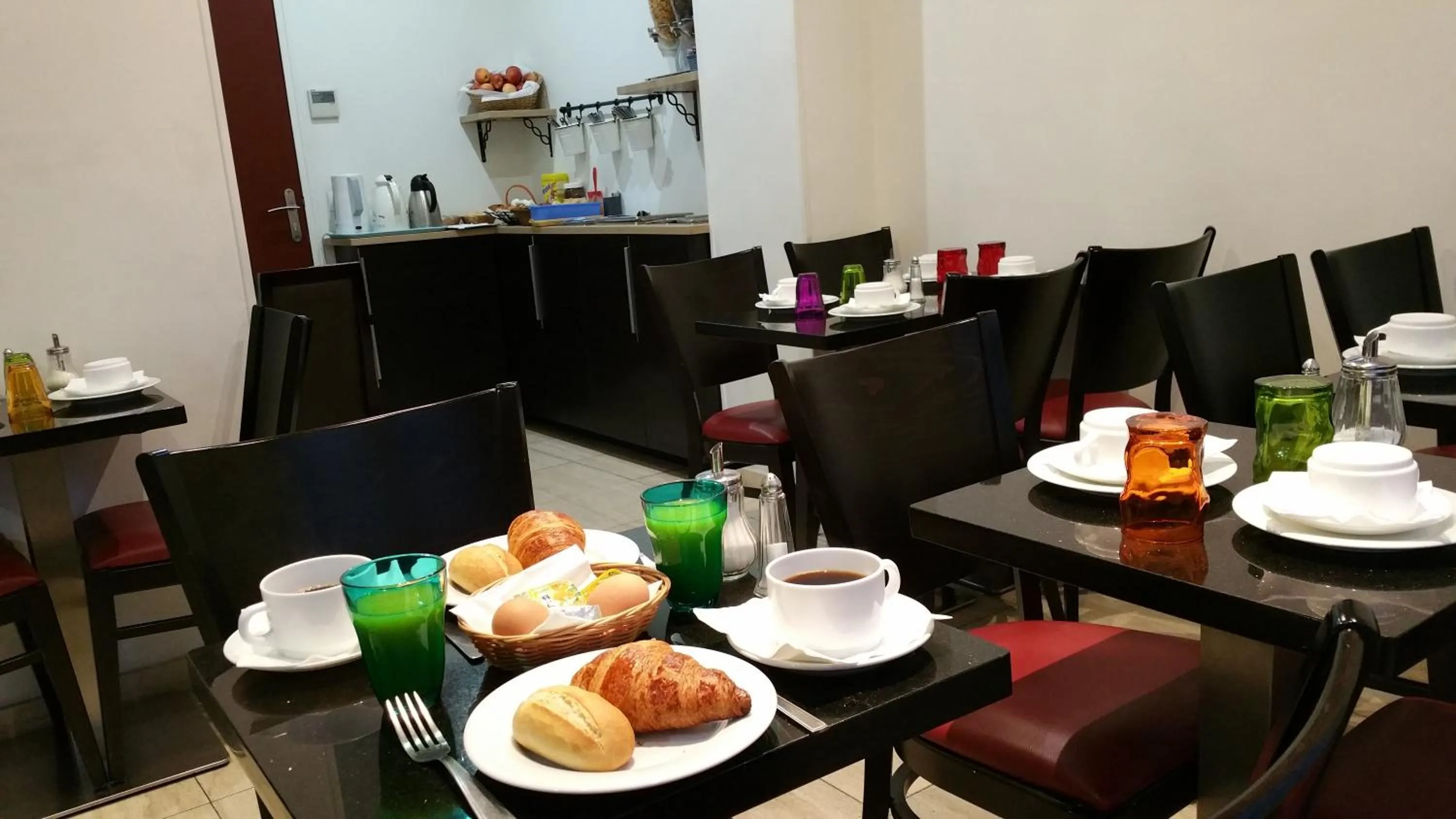 Restaurant/places to eat in Royal Wagram