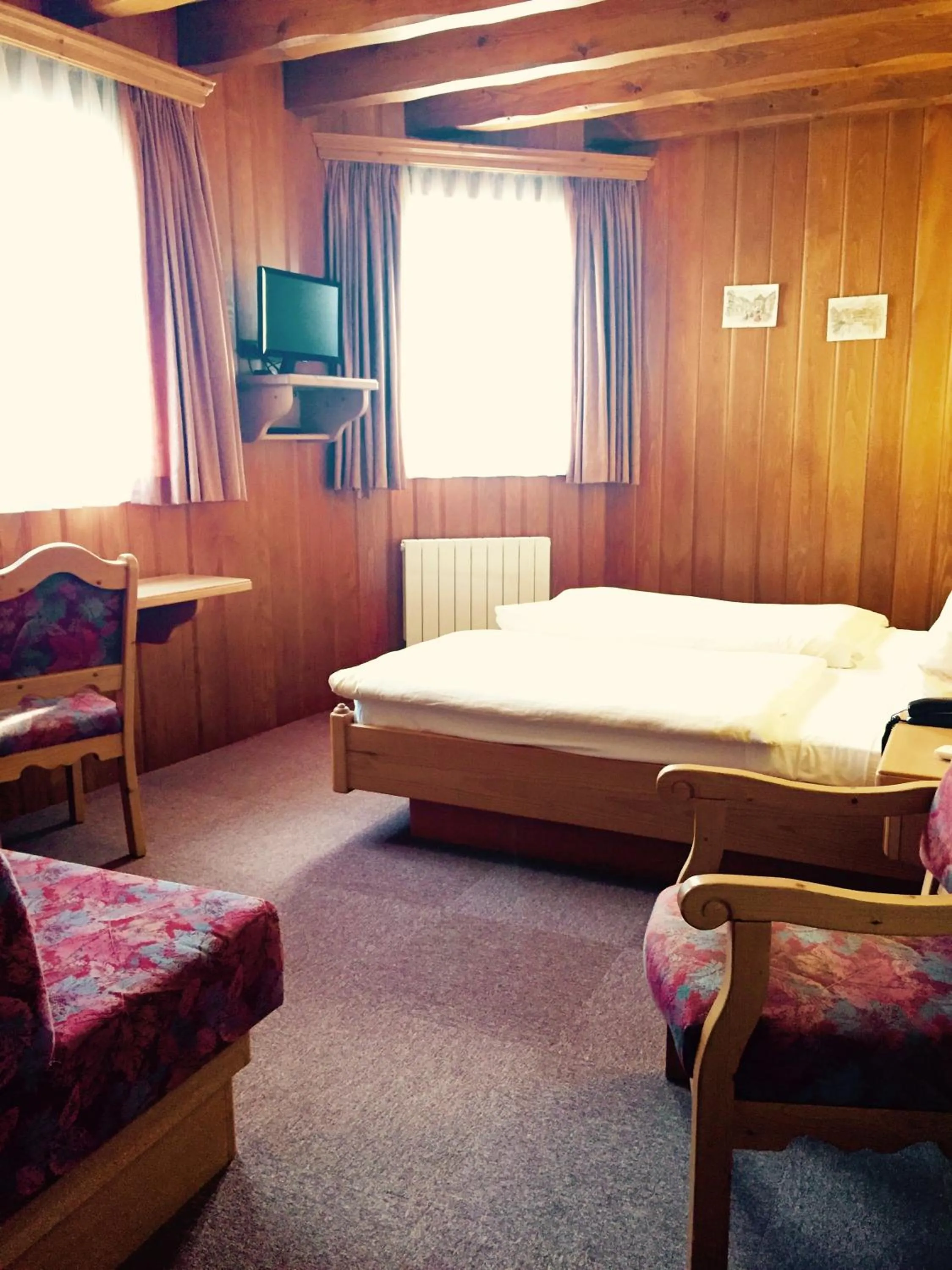 Photo of the whole room, Bed in Hotel et Spa du Scharrach