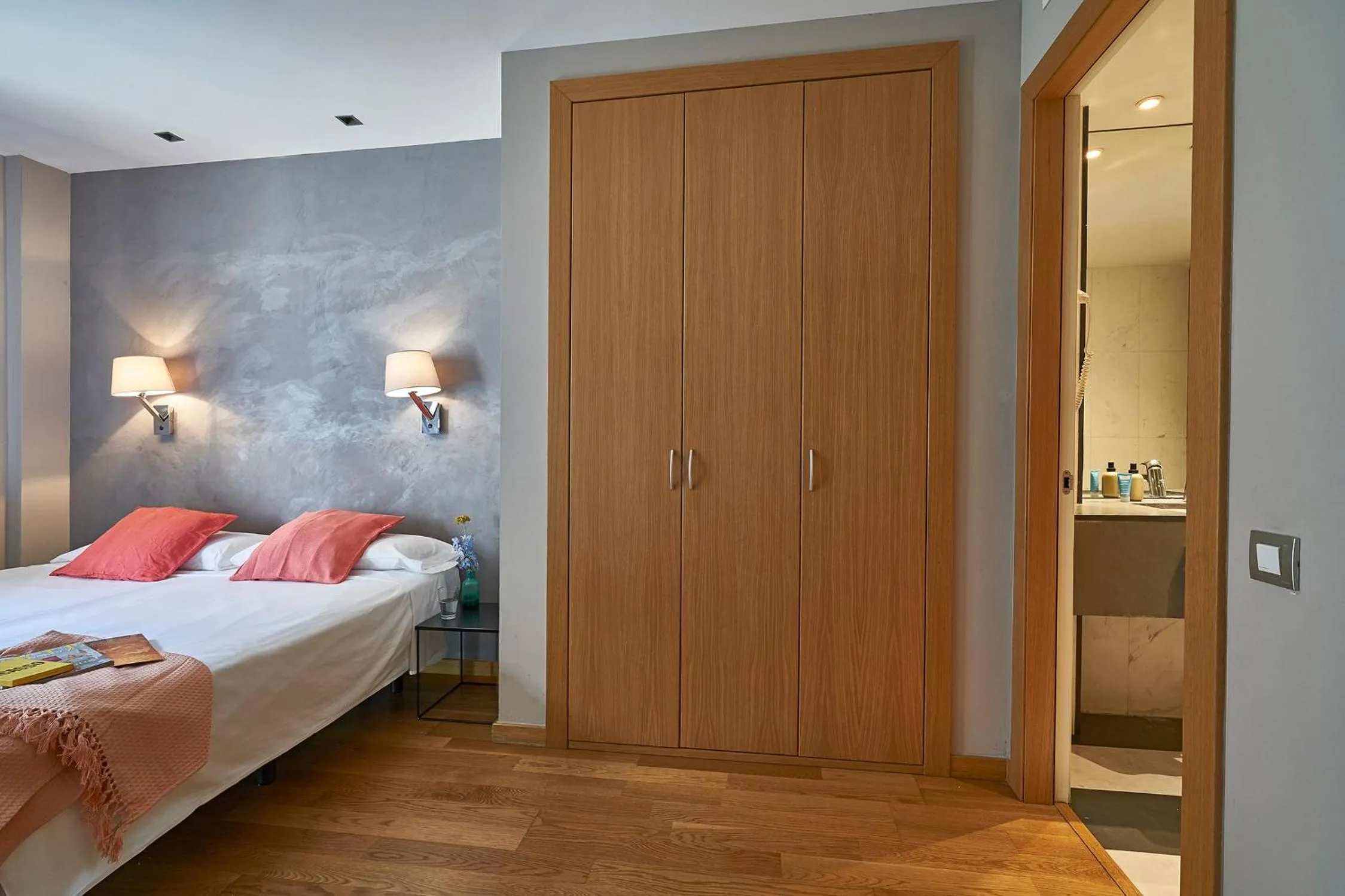 Bedroom, Bed in AinB Sagrada Familia Apartments