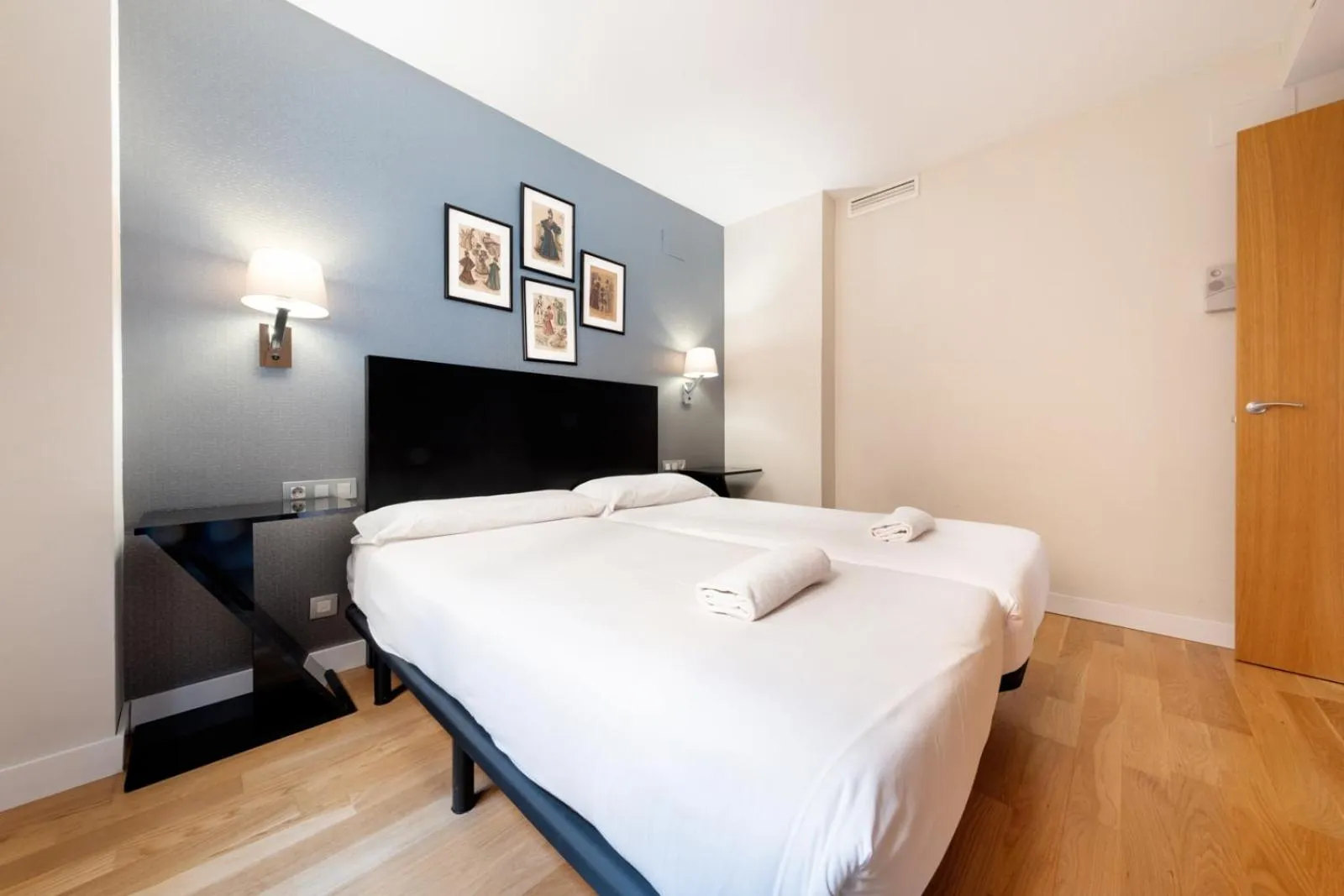 Bed in AinB Sagrada Familia Apartments